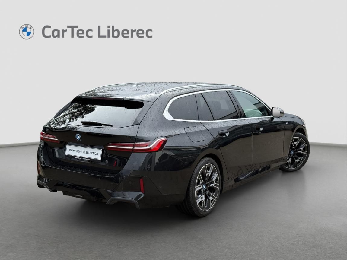 BMW i5, xDrive40 Touring - fotka 3