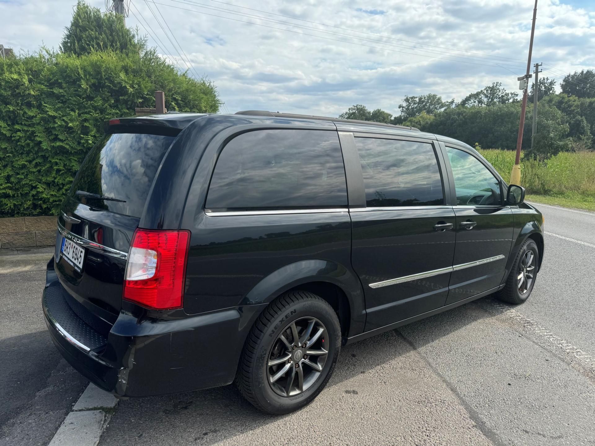 Chrysler Town & Country, 3.6 RT Stown DVD 2012 - fotka 4