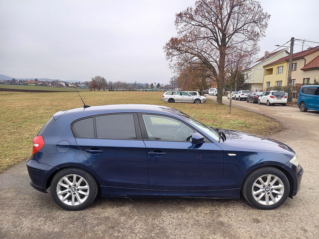 BMW Řada 1, 120d 130kw klima+alu.kola - fotka 6
