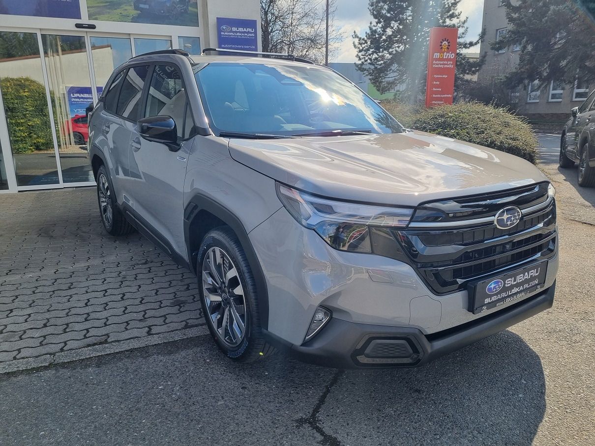 Subaru Forester, 2,0i CVT Touring + zimní kola - fotka 2