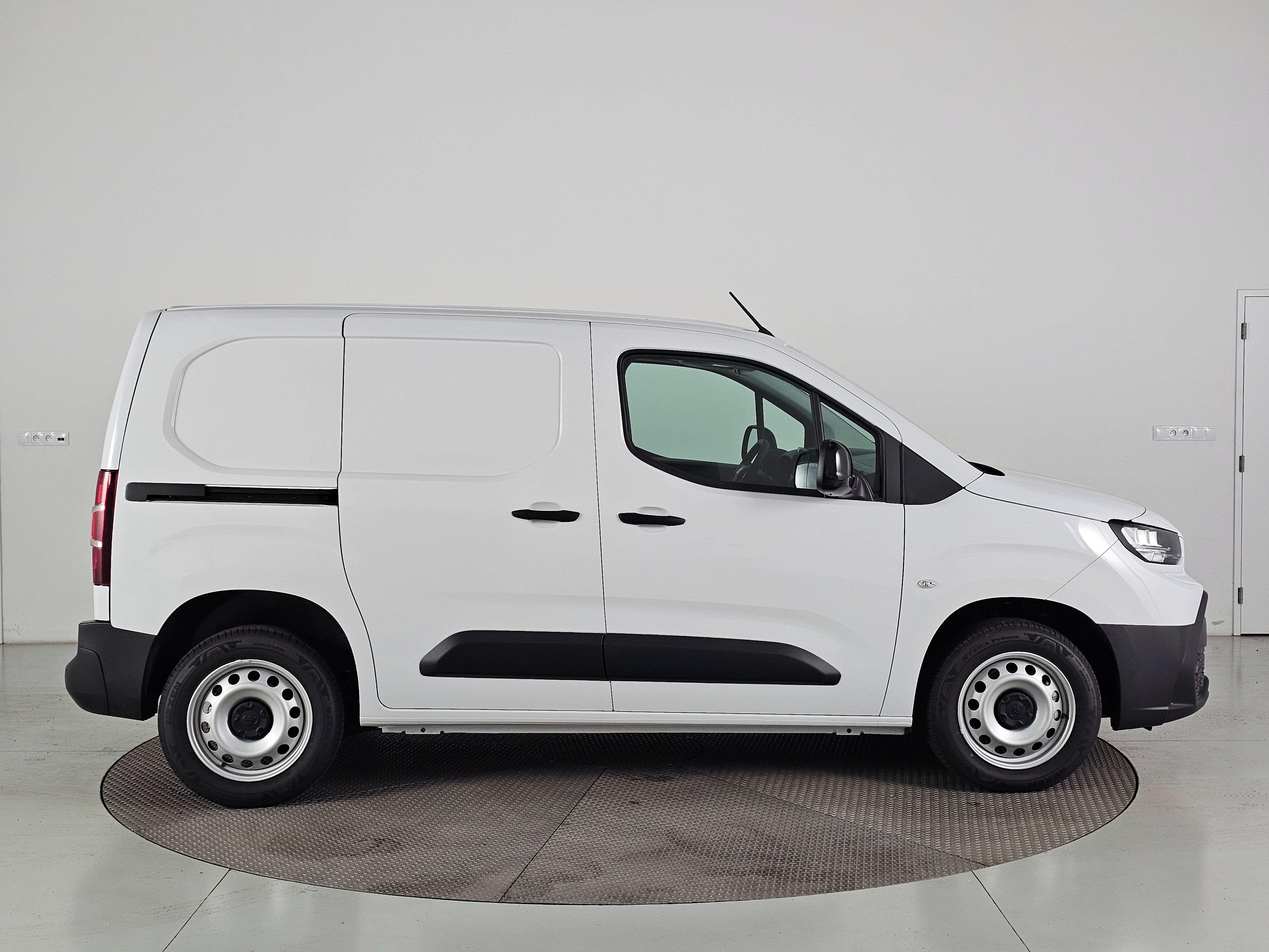 Toyota Proace City, VAN Short 1.5D 6MT Active - fotka 4