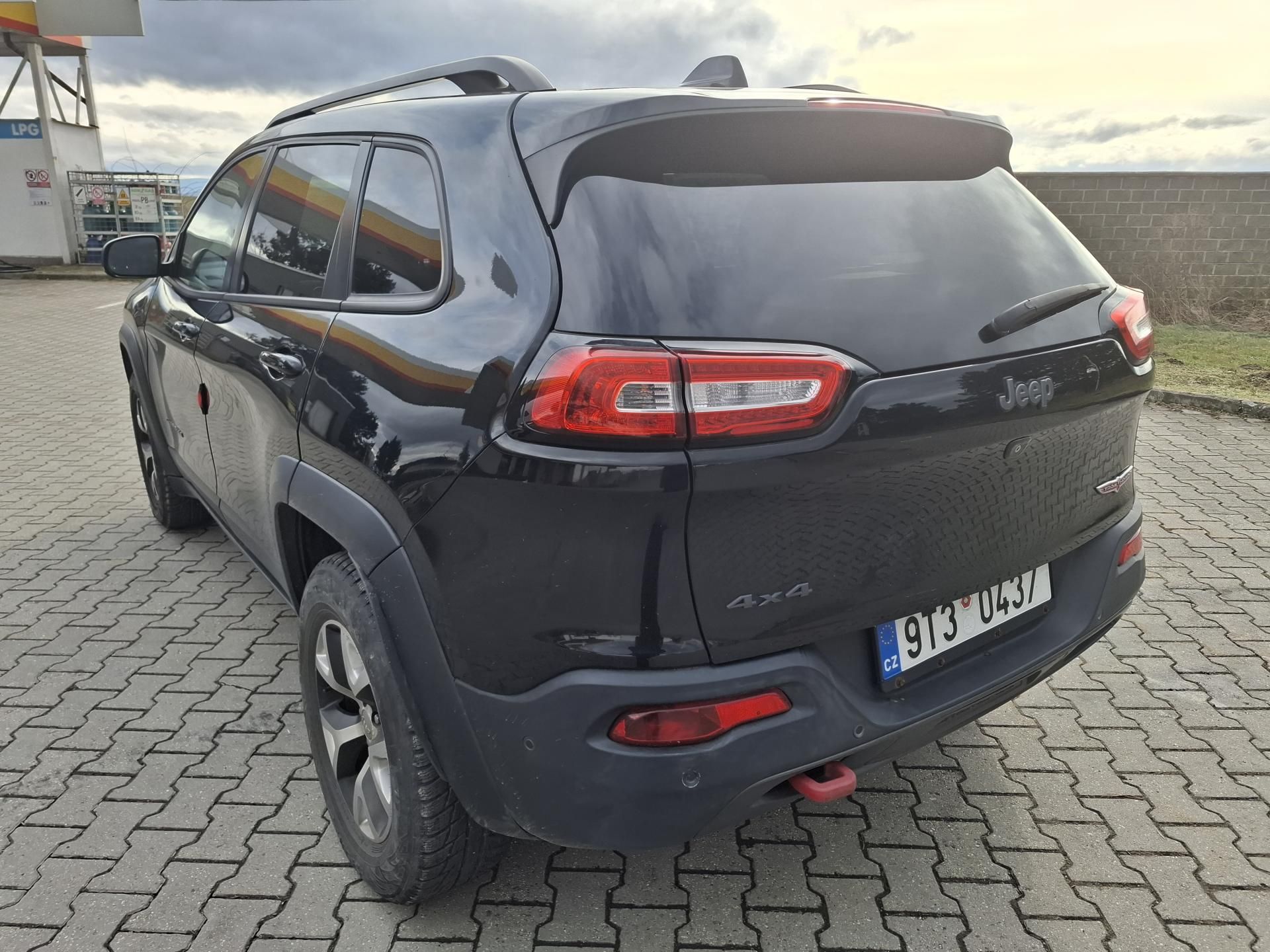 Jeep Cherokee, 3,2 L V6 TRAIL RATED - fotka 4