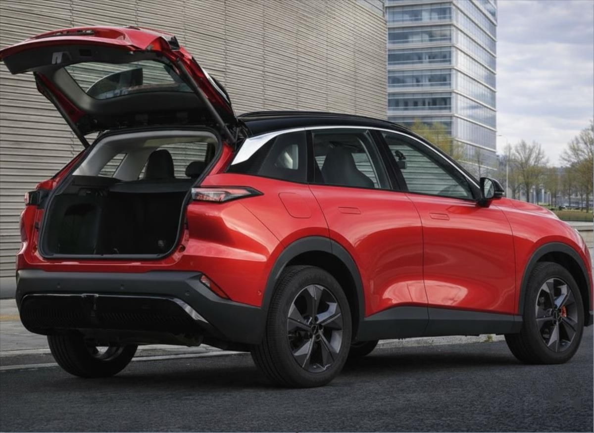 BAIC X5, 1,5 4x2  1.5T+7DCT - fotka 3