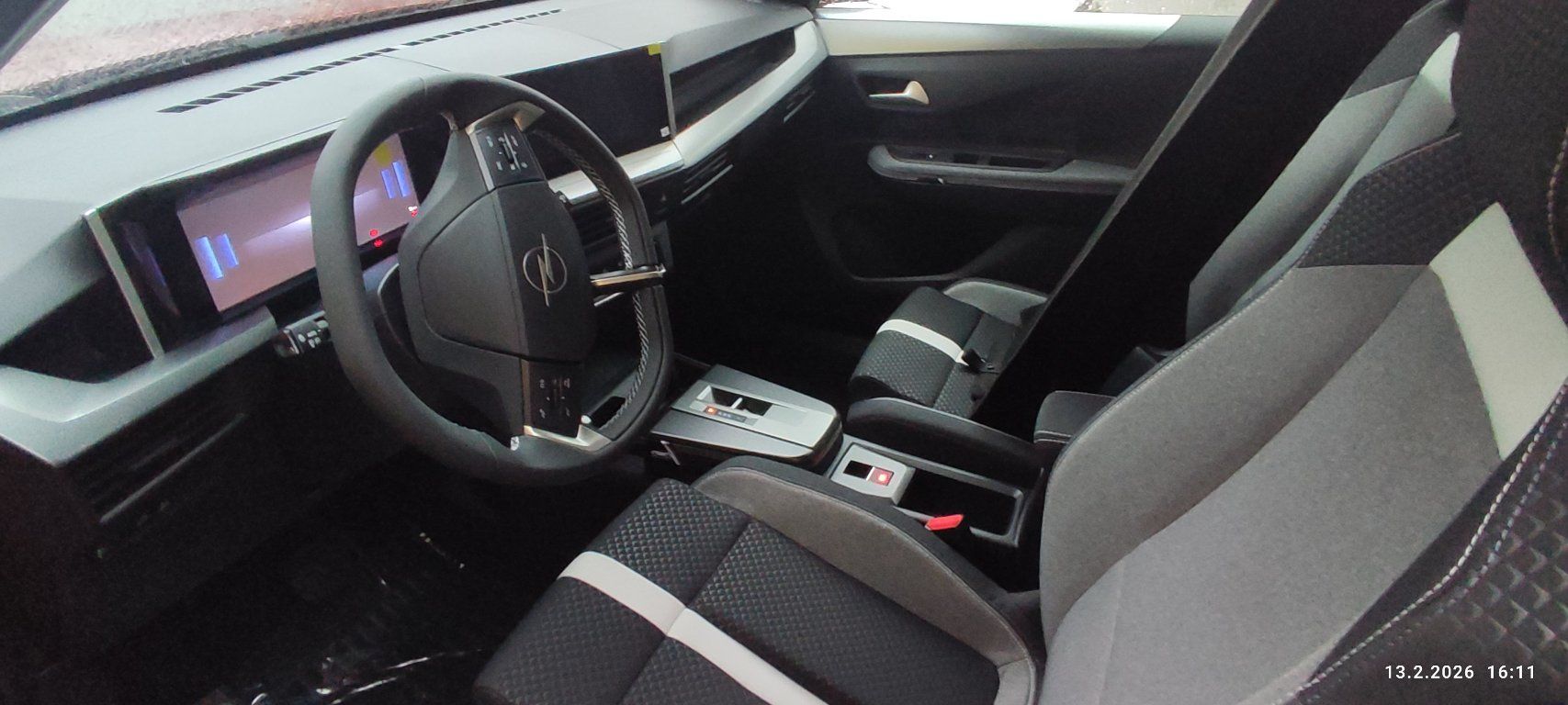 Opel Frontera, HYBRID GS 1,2 TURBO 81kW 7míst - fotka 5