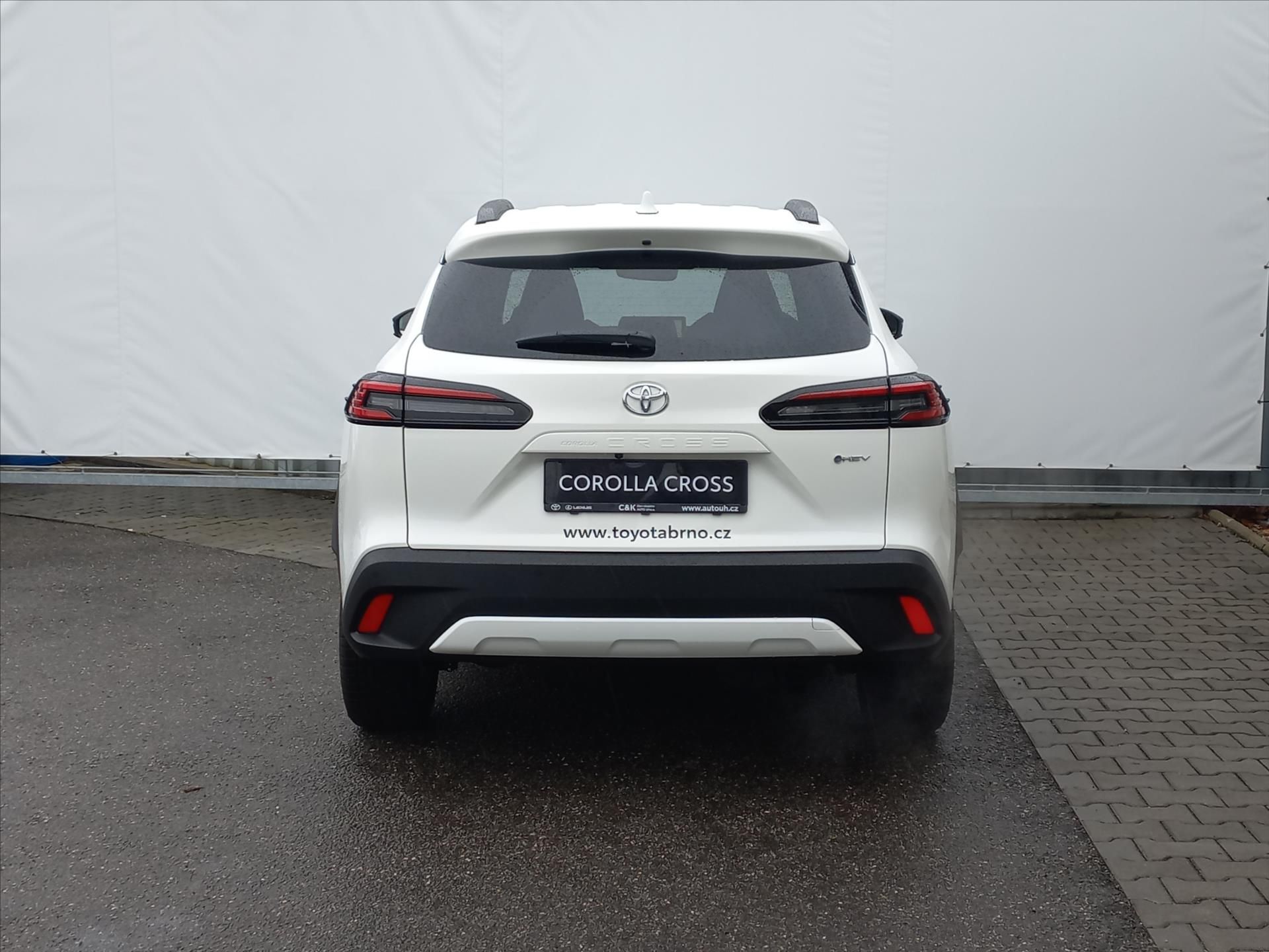 Toyota Corolla Cross, 1,8 Hybrid e-CVT 140K  Style - fotka 6