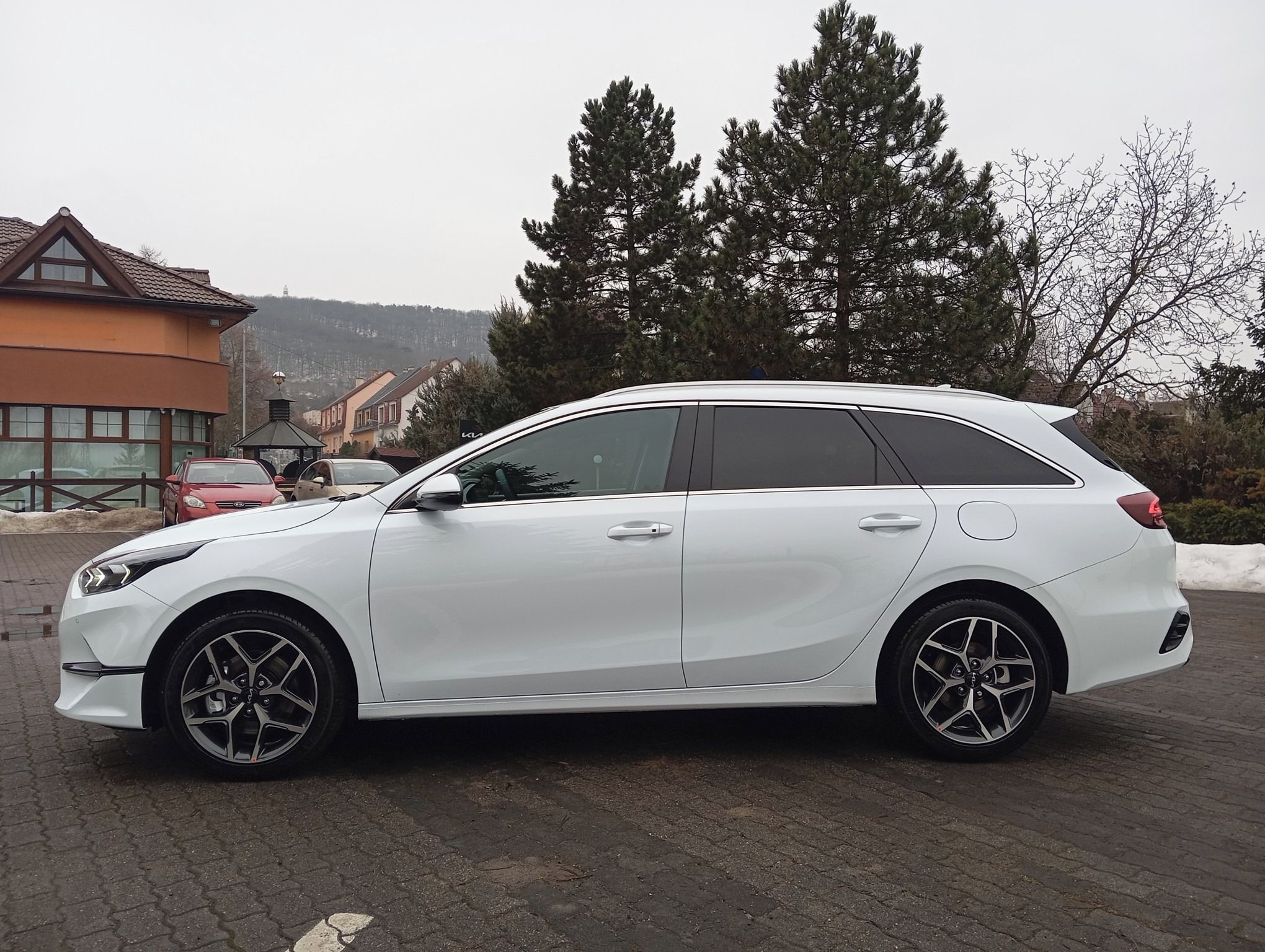 Kia Cee´d SW, 1.5 T-GDi 7DCT TOP + Business - fotka 6