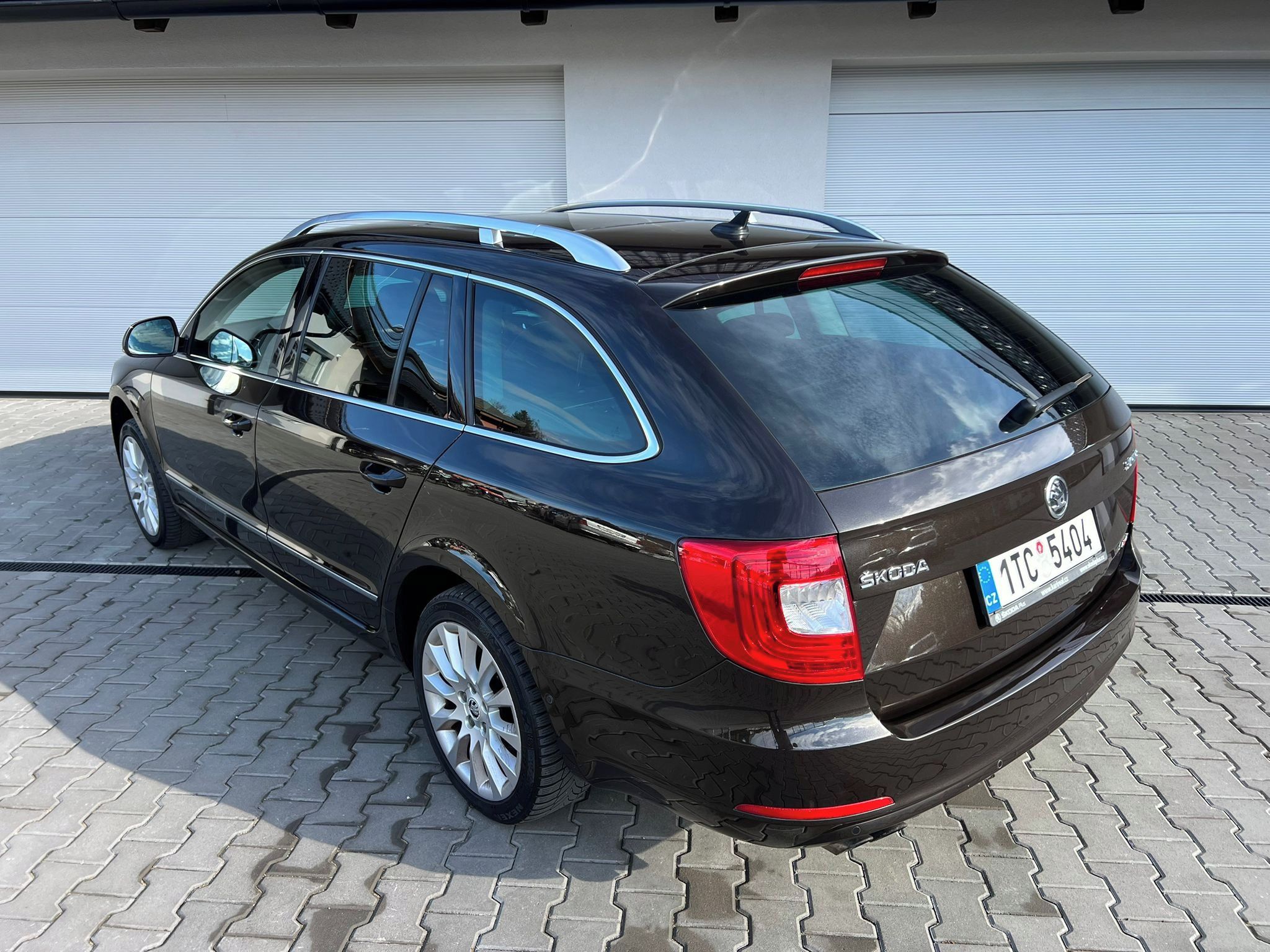 Škoda Superb, 2.0 TDI 125 kW DSG 4x4, tažné - fotka 4