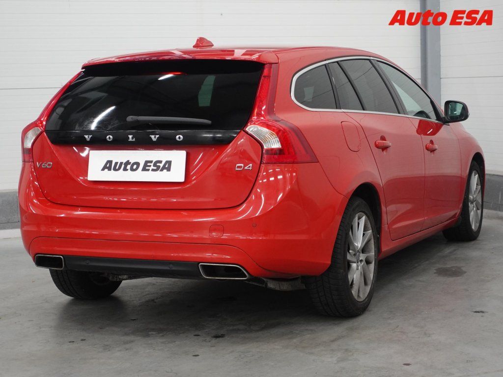 Volvo V60, 2.0 D,AT,tempo,park.asist - fotka 4