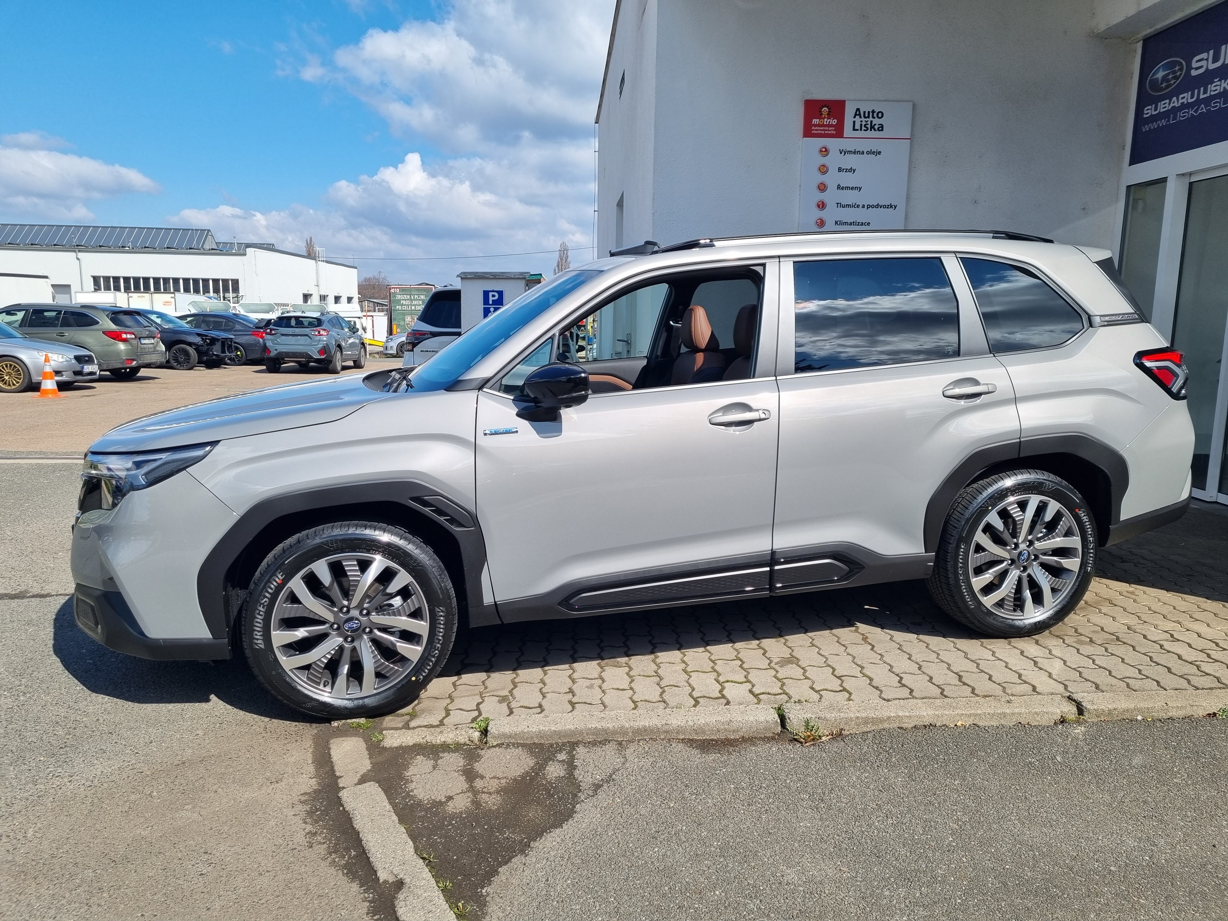 Subaru Forester, 2,0i CVT Touring + zimní kola - fotka 6