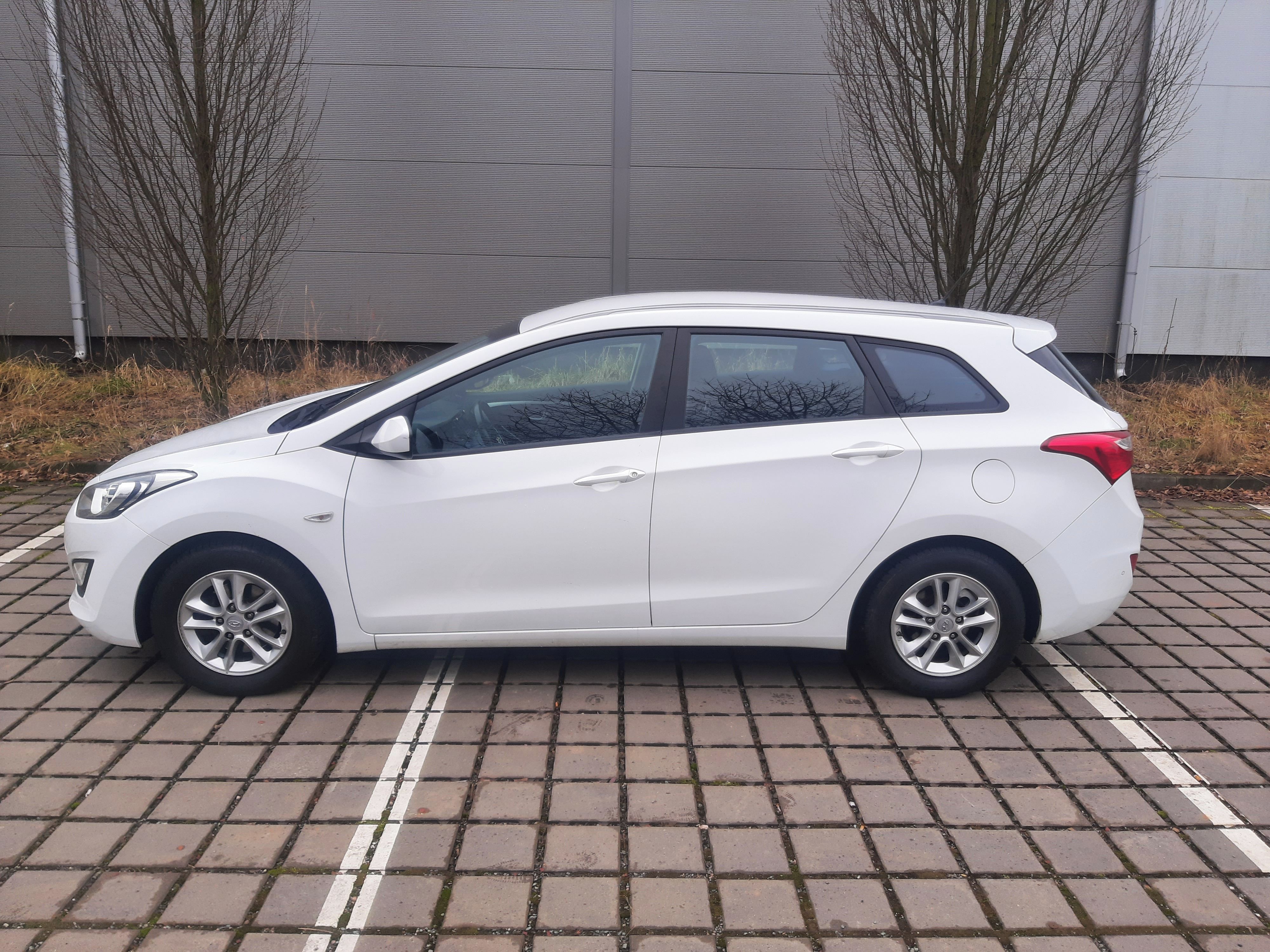 Hyundai i30, 1.6 CRDI 81KW COMBI, NOVÉ V ČR - fotka 5