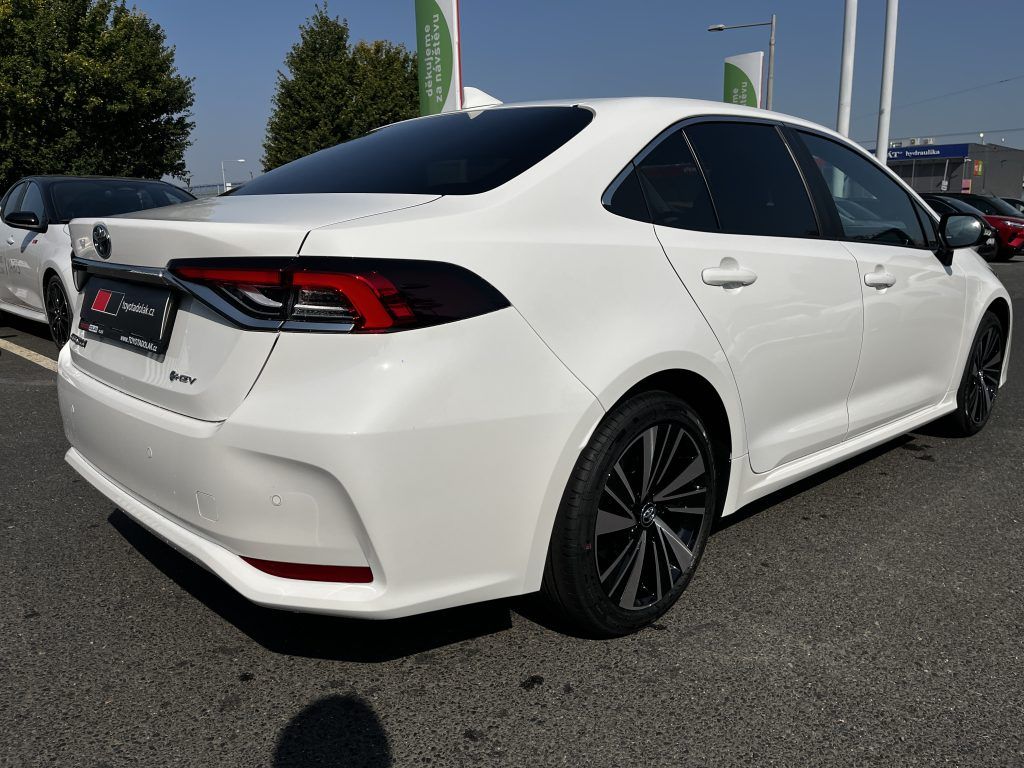 Toyota Corolla, SD 1.8 Hybrid ODBĚR 7/2026 - fotka 4