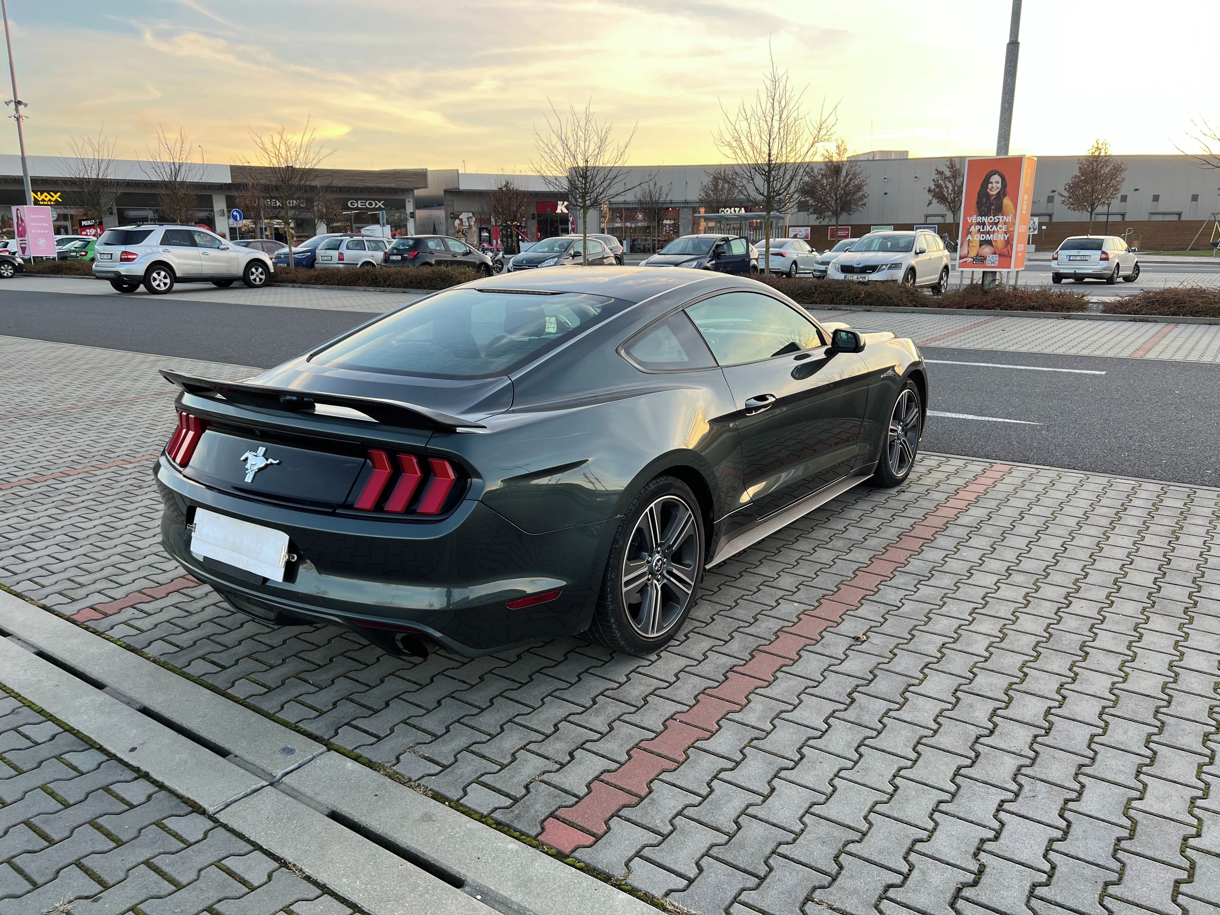 Ford Mustang, 3.6 V6 224kw automat s pádly - fotka 3