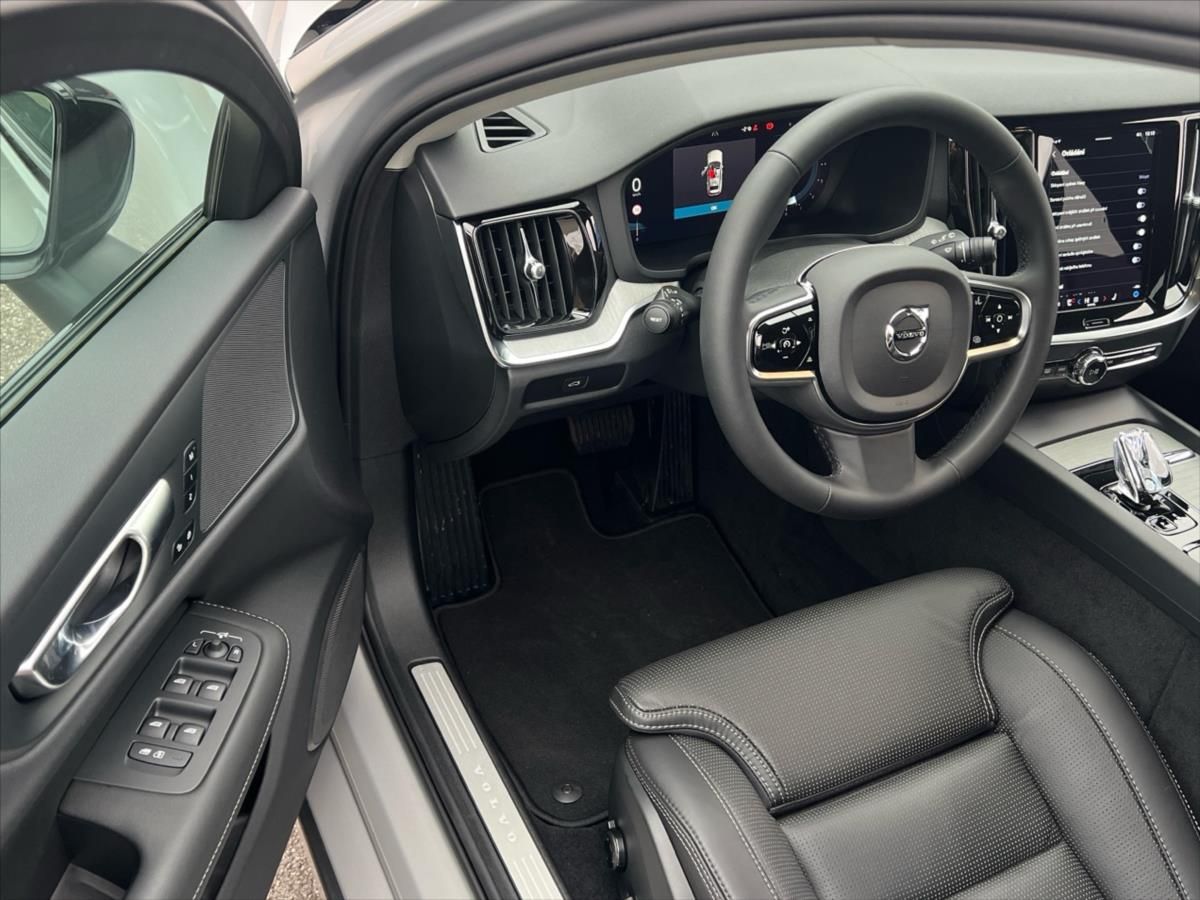 Volvo V60, 2,0 FWD PLUS DARK 145kW  B4 - fotka 6