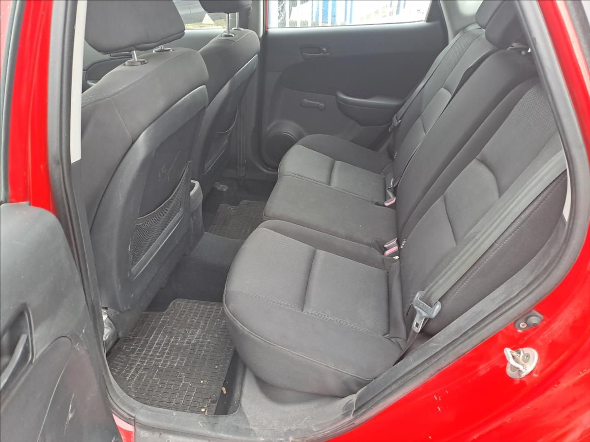 Hyundai i30, 1,4 i - fotka 6