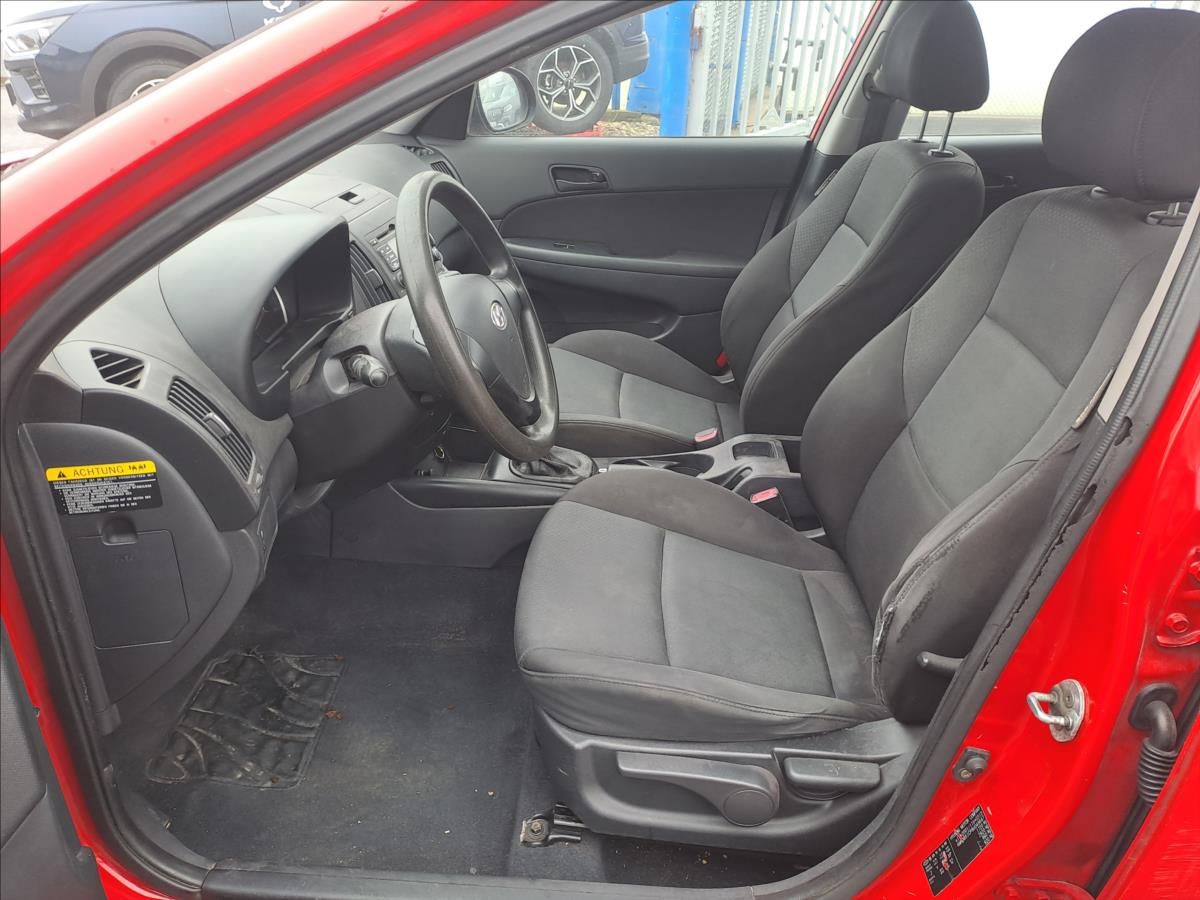 Hyundai i30, 1,4 i - fotka 5