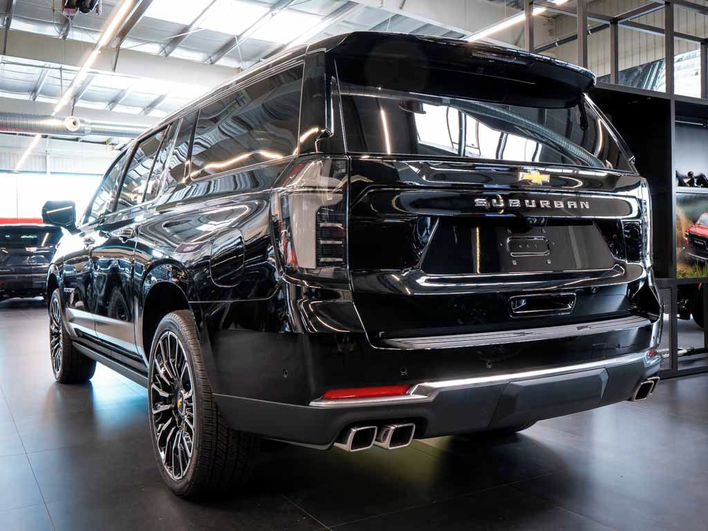 Chevrolet Suburban, 6.2 V8 High Country 24" alu - fotka 2