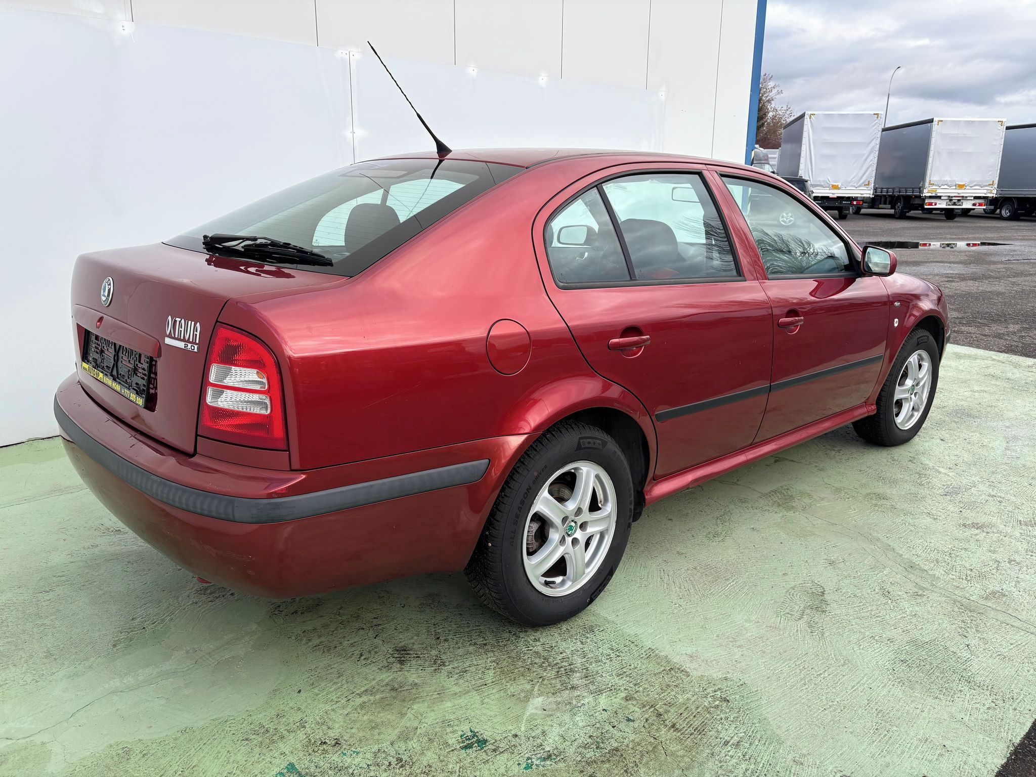 Škoda Octavia, 2.0i, 85kW Automat, Klima - fotka 2