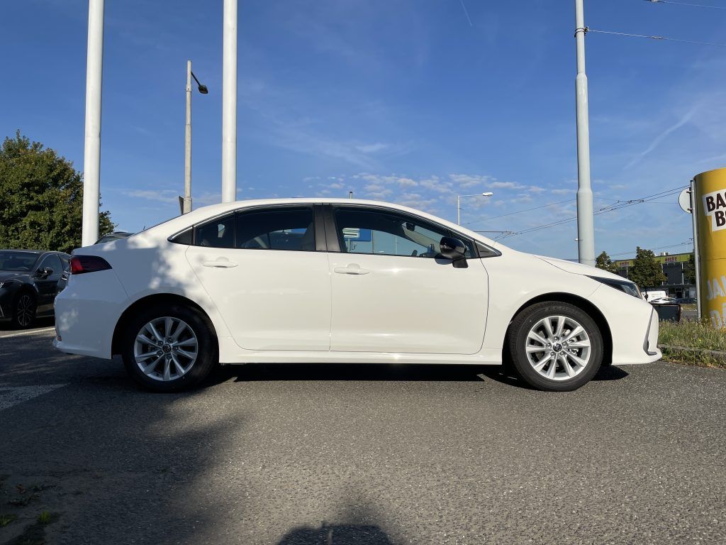 Toyota Corolla, SD 1.8 Hybrid ODBĚR 7/2026 - fotka 2