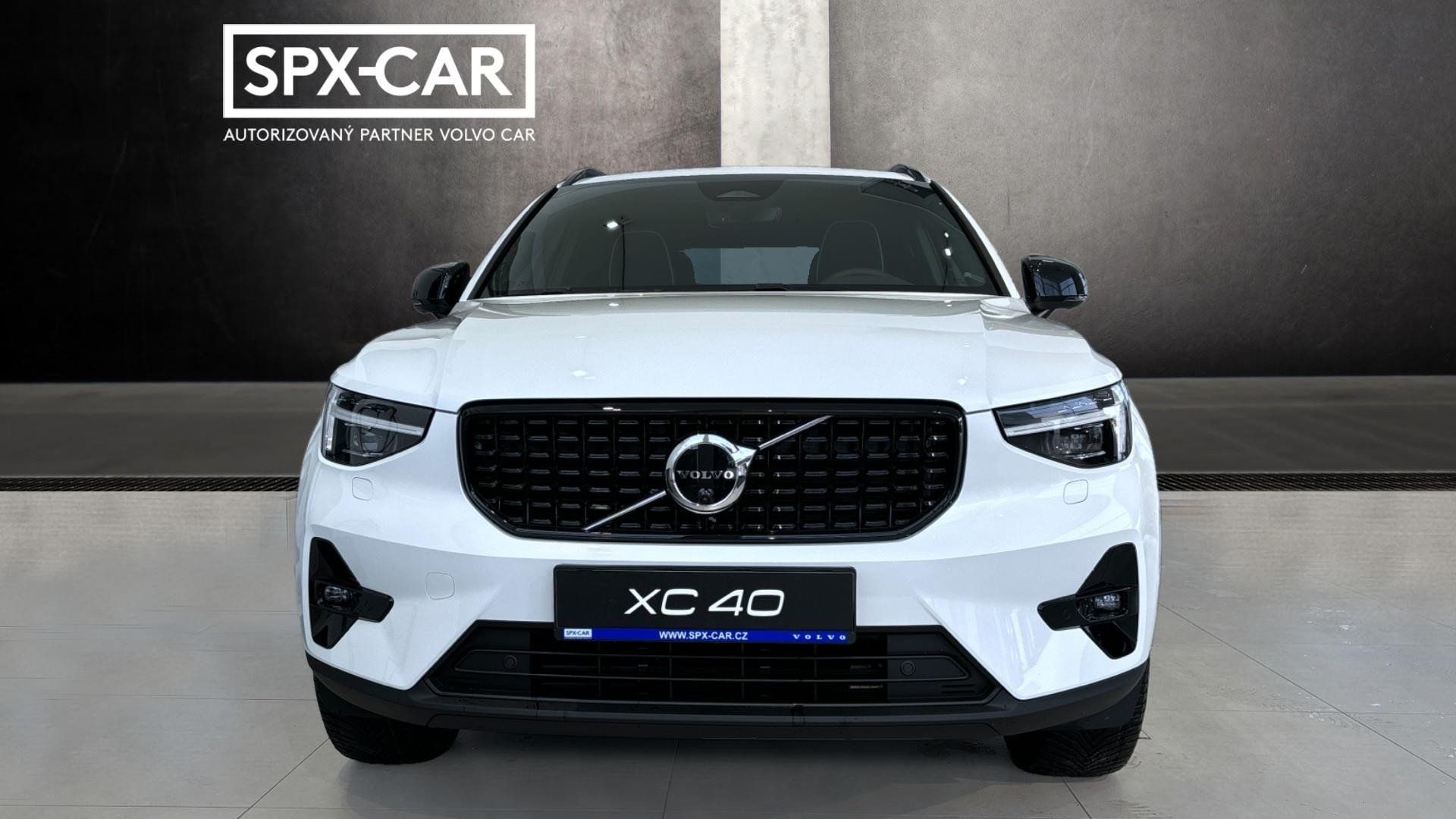 Volvo XC40, ULTRA DARK, B4 FWD, 145+10 kW - fotka 2