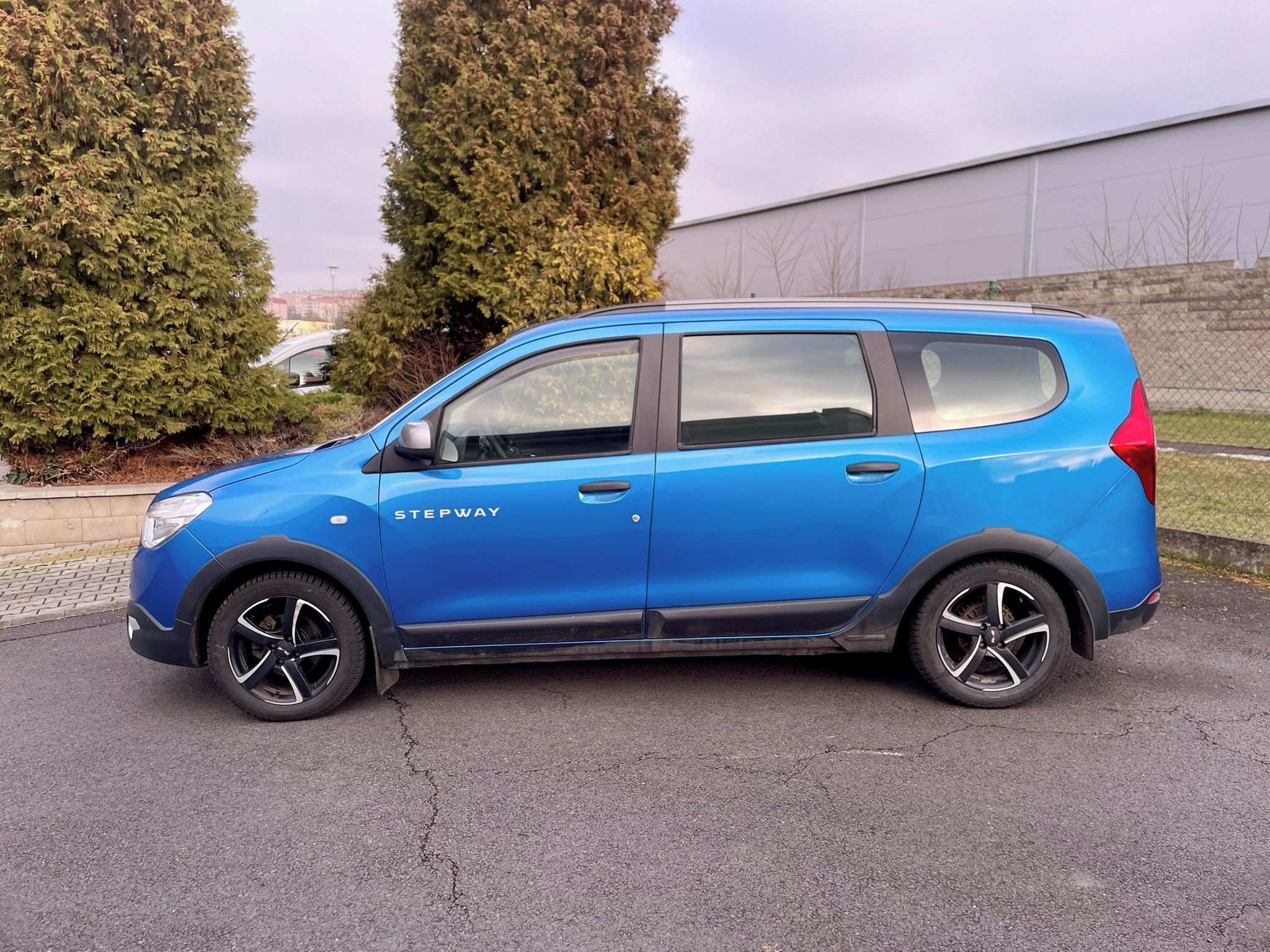 Dacia Lodgy, Stepway 1.6 SCe 75kw | Tažné - fotka 2