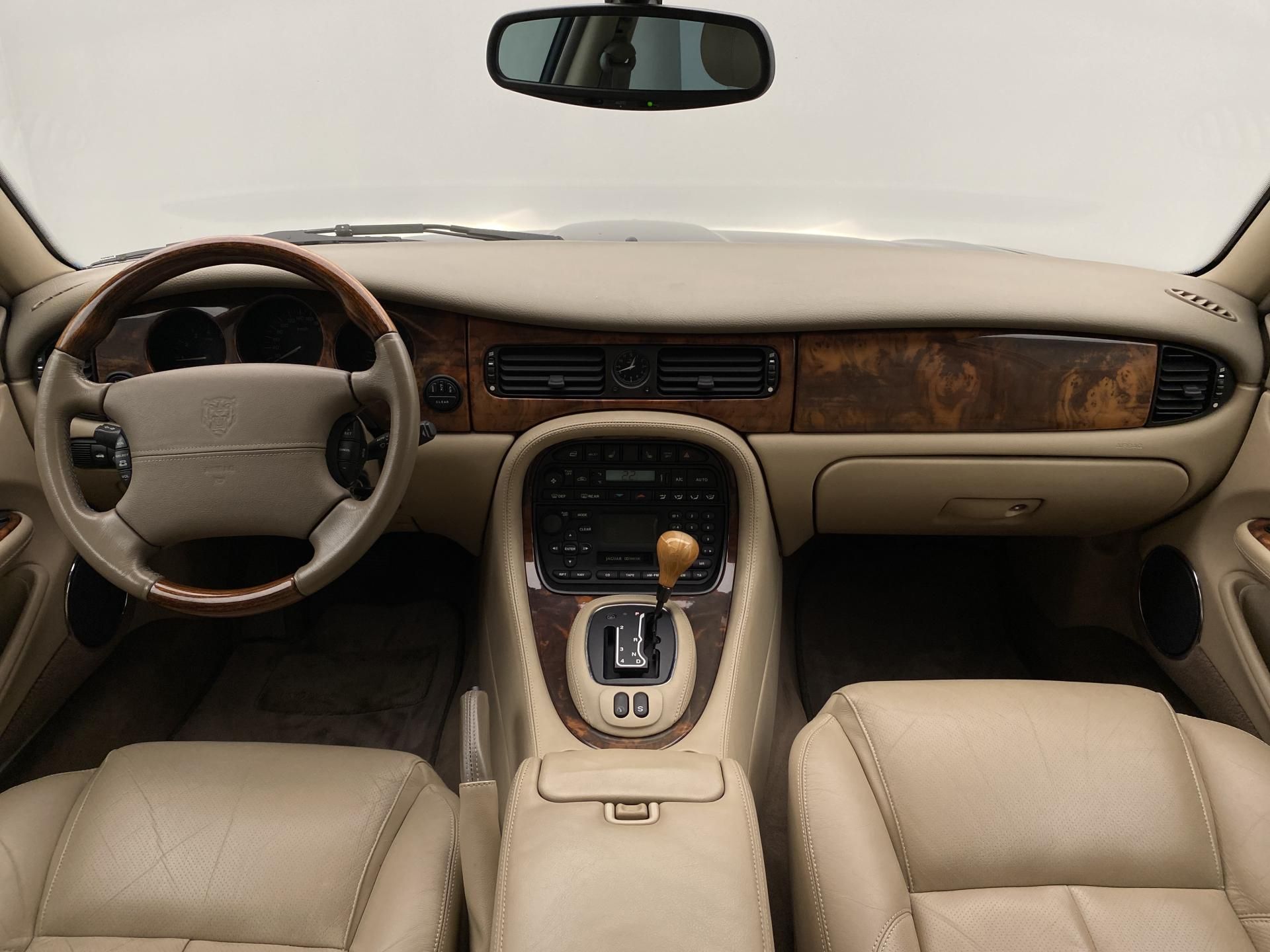Jaguar XJ, V8 4.0 SOVEREIGN AUT - fotka 2