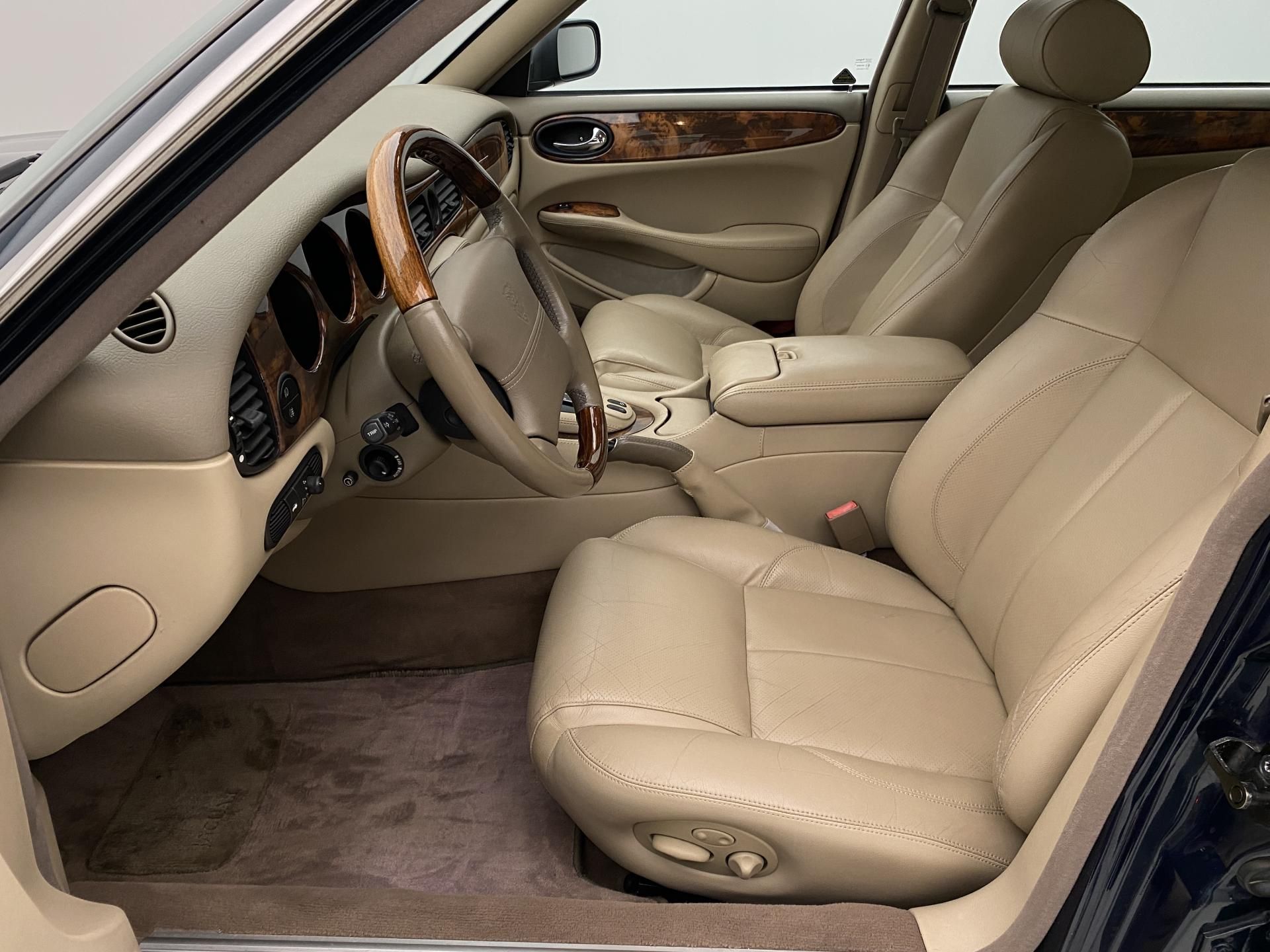 Jaguar XJ, V8 4.0 SOVEREIGN AUT - fotka 3