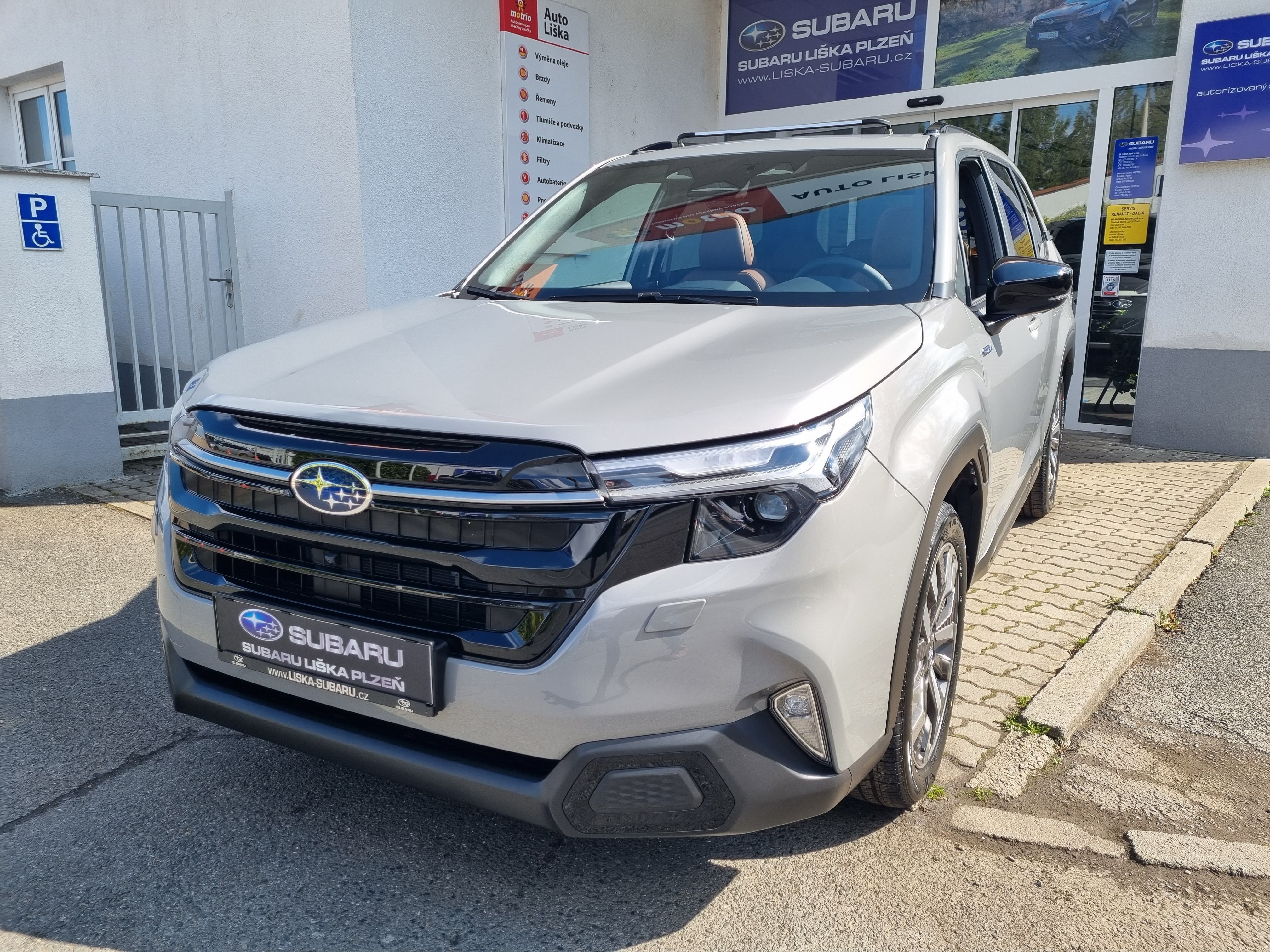 Subaru Forester, 2,0i CVT Touring + zimní kola - fotka 4