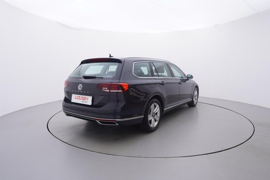 Volkswagen Passat, Elegance 2.0 TDI 110 kW - fotka 5