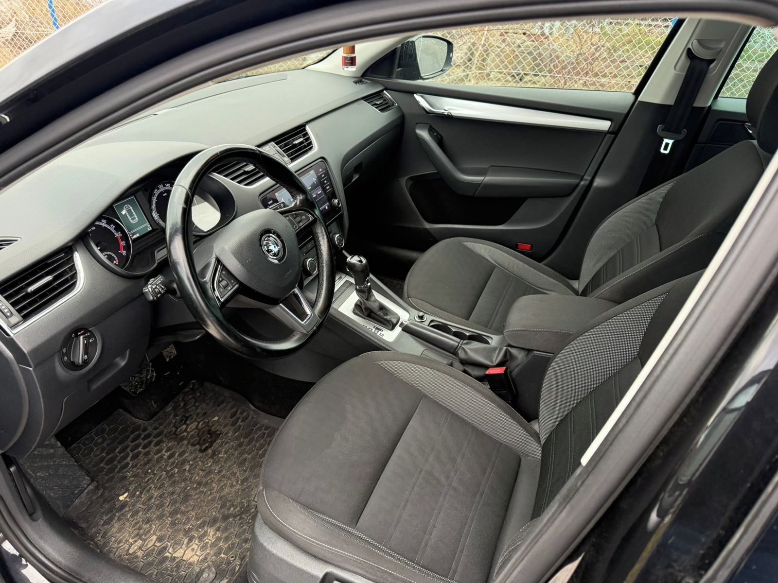 Škoda Octavia, 1,6 TDI automat - fotka 6