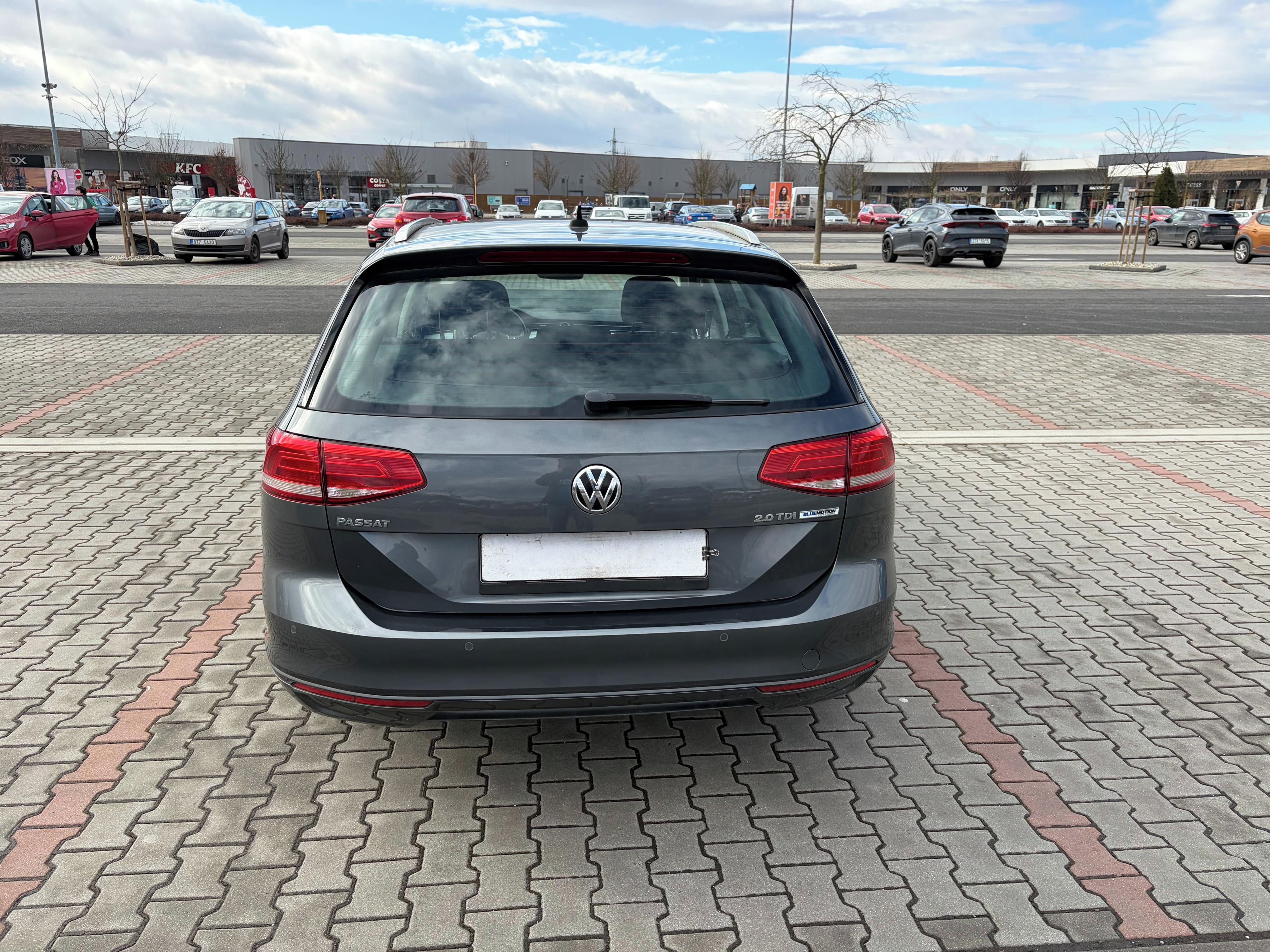 Volkswagen Passat, B8 2.0 TDi 110kw, DSG, NAVI - fotka 4