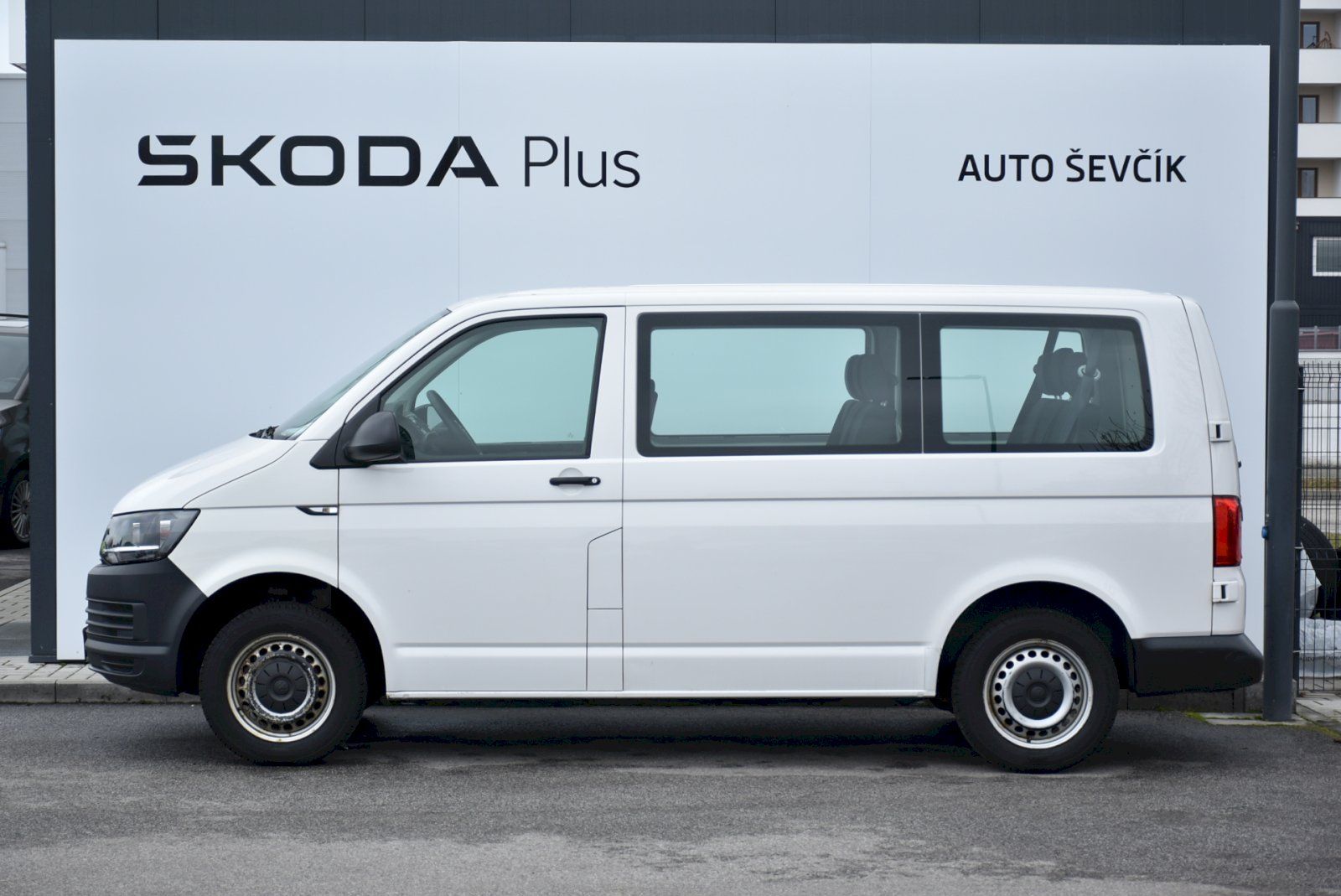 Volkswagen Transporter, 2,0 TDI 62kW 9. Míst - fotka 3