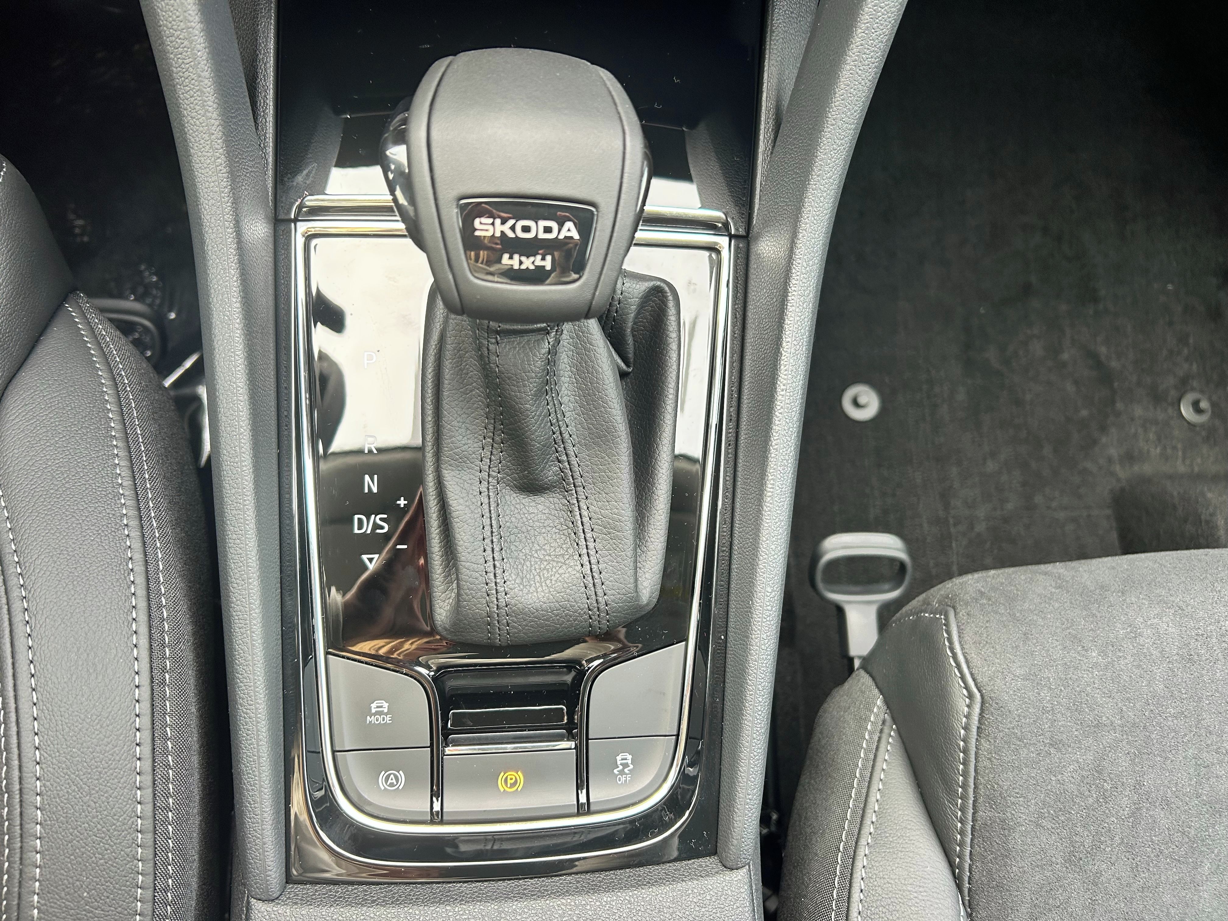Škoda Karoq, 2,0 TDI 110 kW 130 let Premium - fotka 6