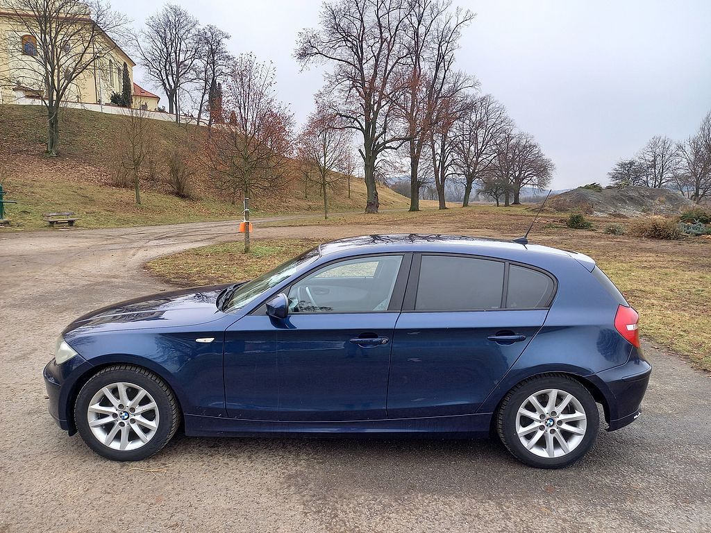BMW Řada 1, 120d 130kw klima+alu.kola - fotka 5