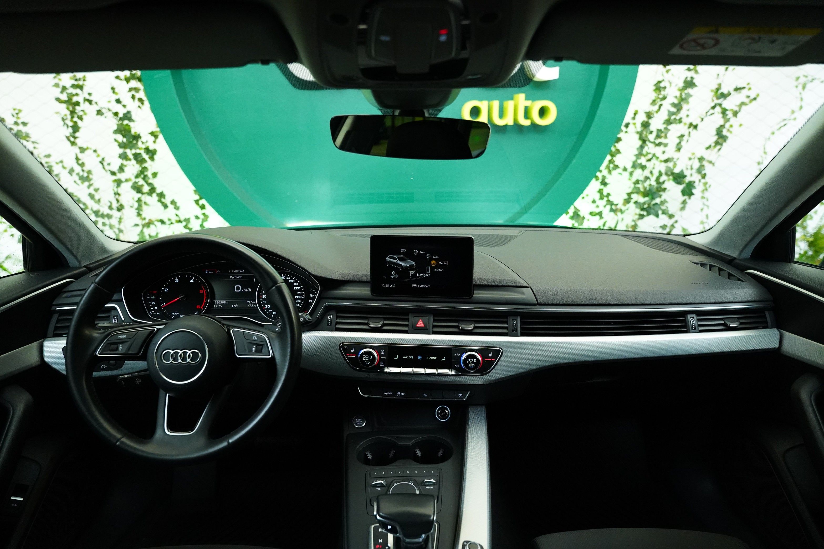 Audi A4, 2.0 TDI 110 kW S-tronic Sport - fotka 5