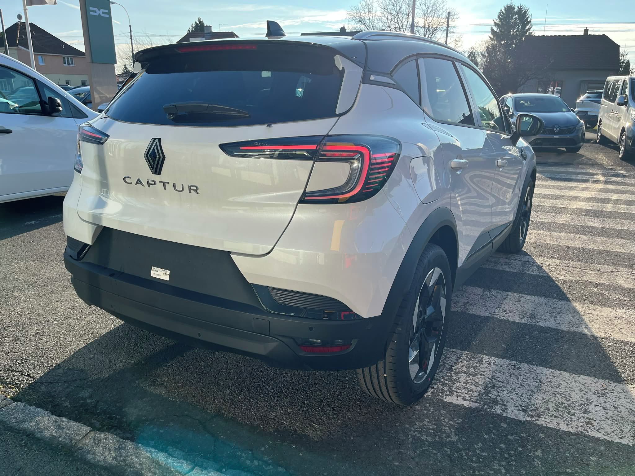 Renault Captur, techno mild hybrid 140 EDC - fotka 5