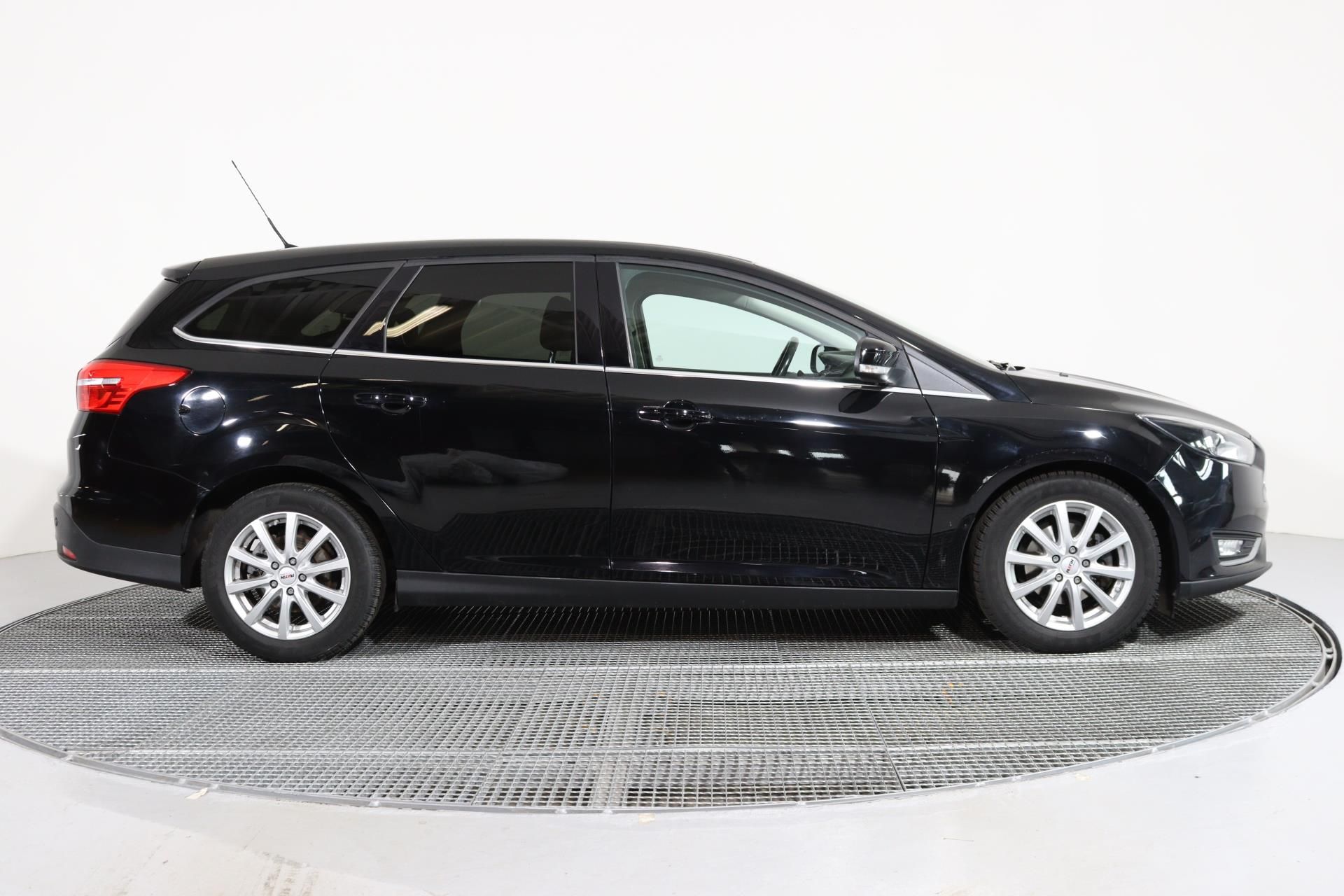 Ford Focus, COMBI 1,5 TDCI 70kW - fotka 3