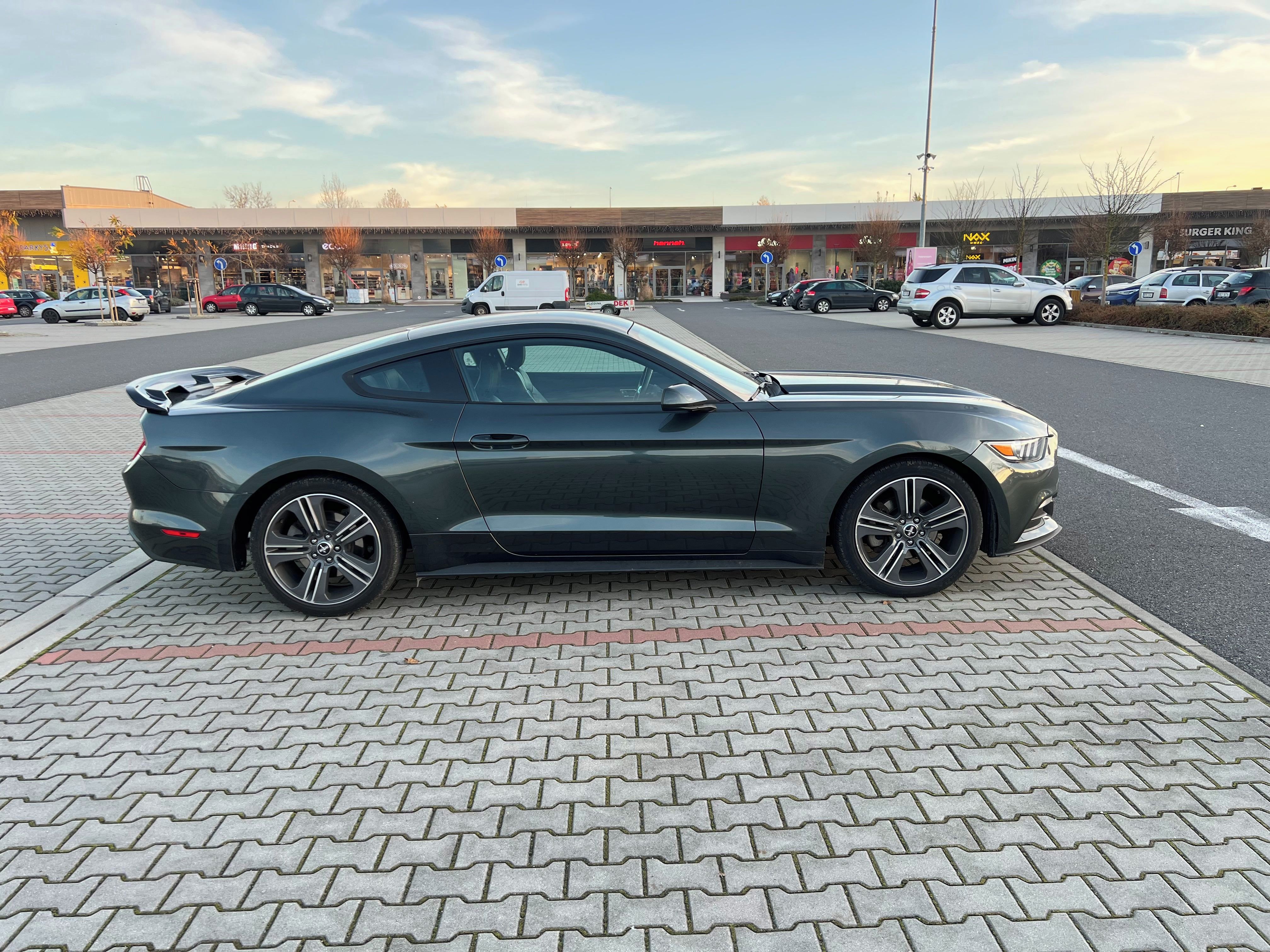 Ford Mustang, 3.6 V6 224kw automat s pádly - fotka 2