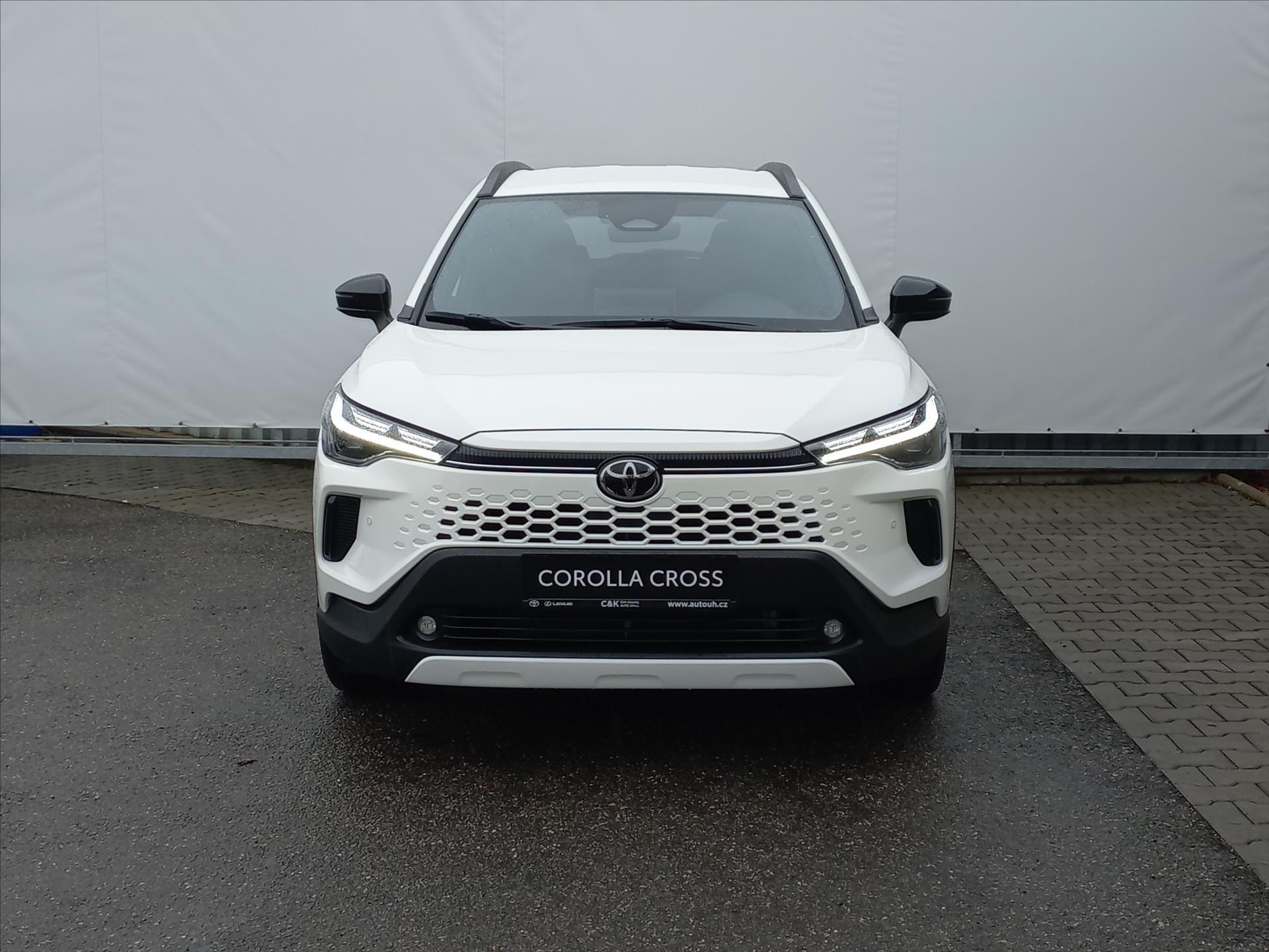 Toyota Corolla Cross, 1,8 Hybrid e-CVT 140K  Style - fotka 4