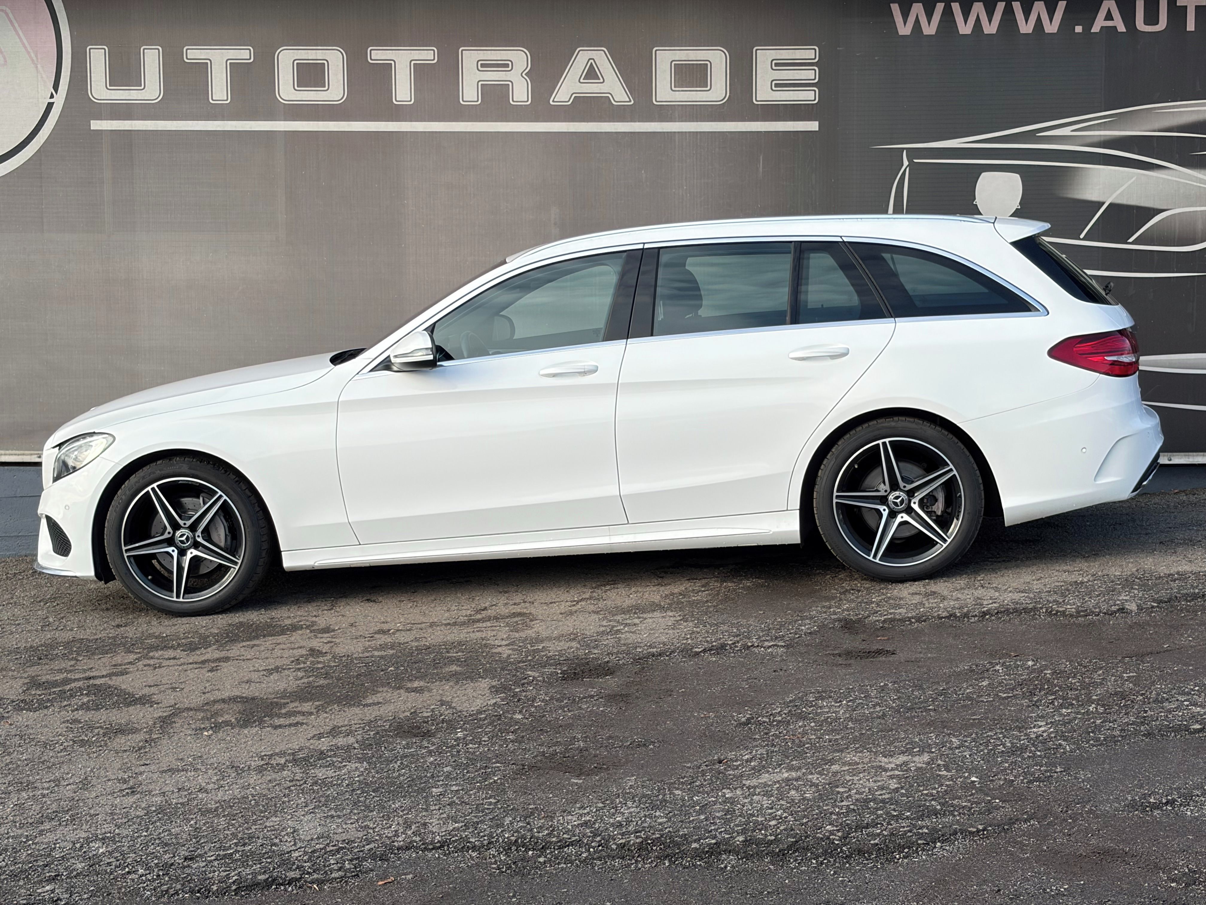 Mercedes-Benz Třídy C, 180 1.6 benzin 115kW, AMG Line - fotka 2