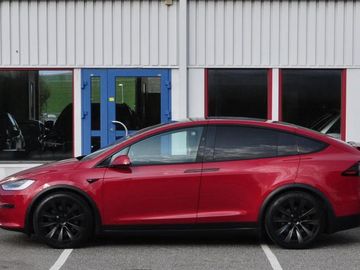 Plaid 6 míst AWD Tažné