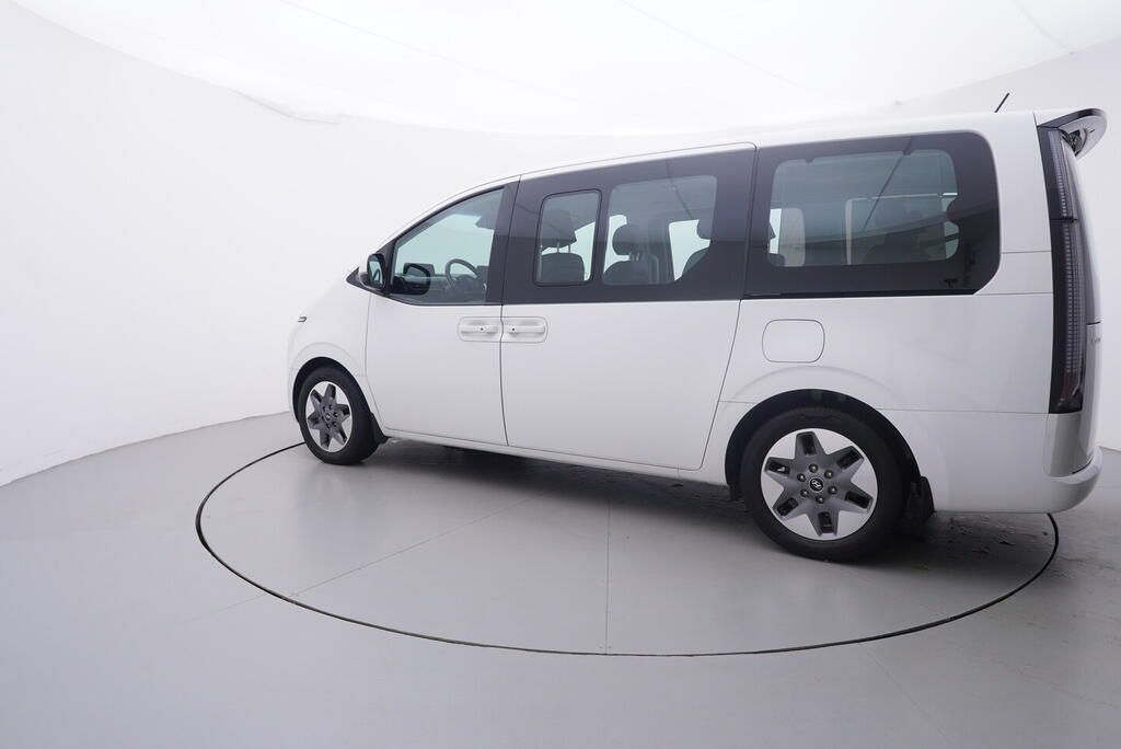 Hyundai Staria, 2.2 CRDi 130 kW - fotka 3