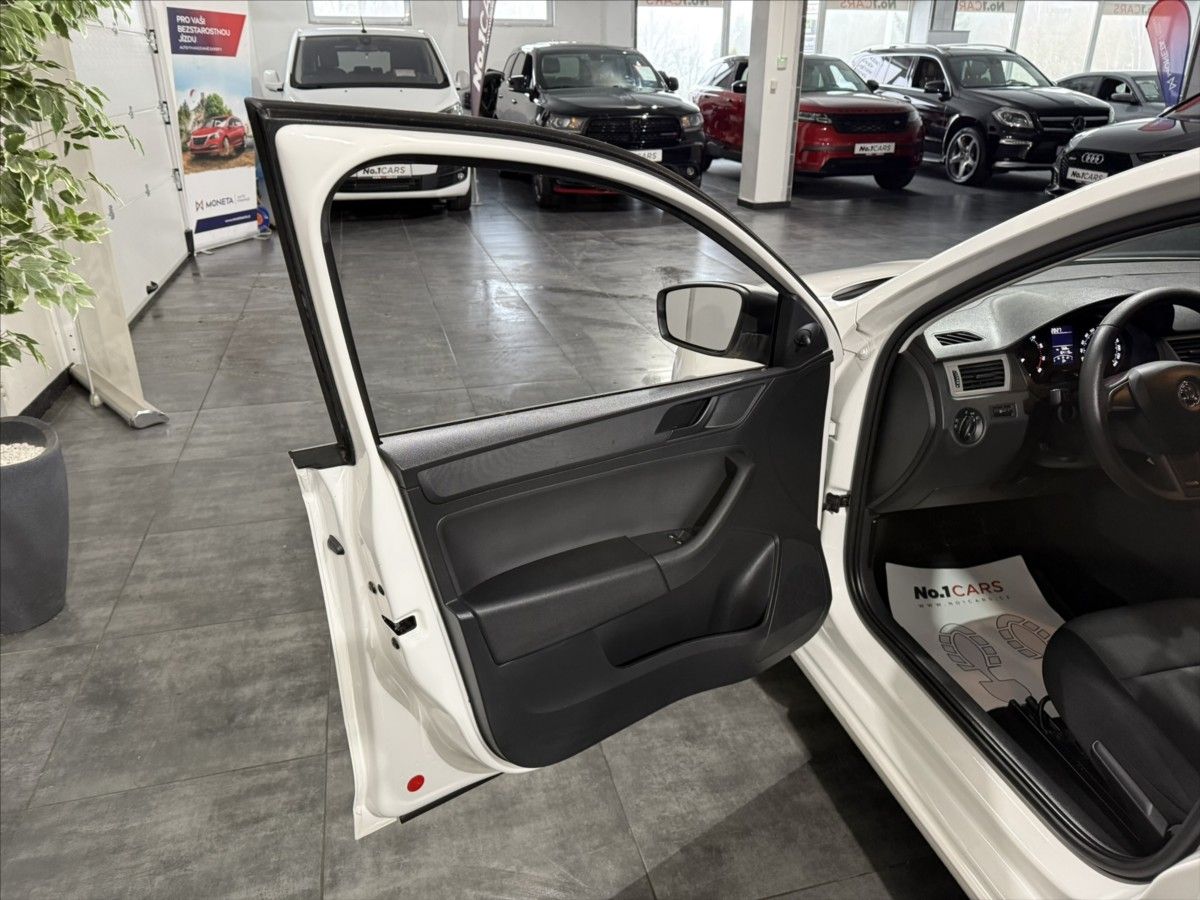 Škoda Rapid, 1,2   TSI 63KW KENWOOD KLIMA - fotka 6