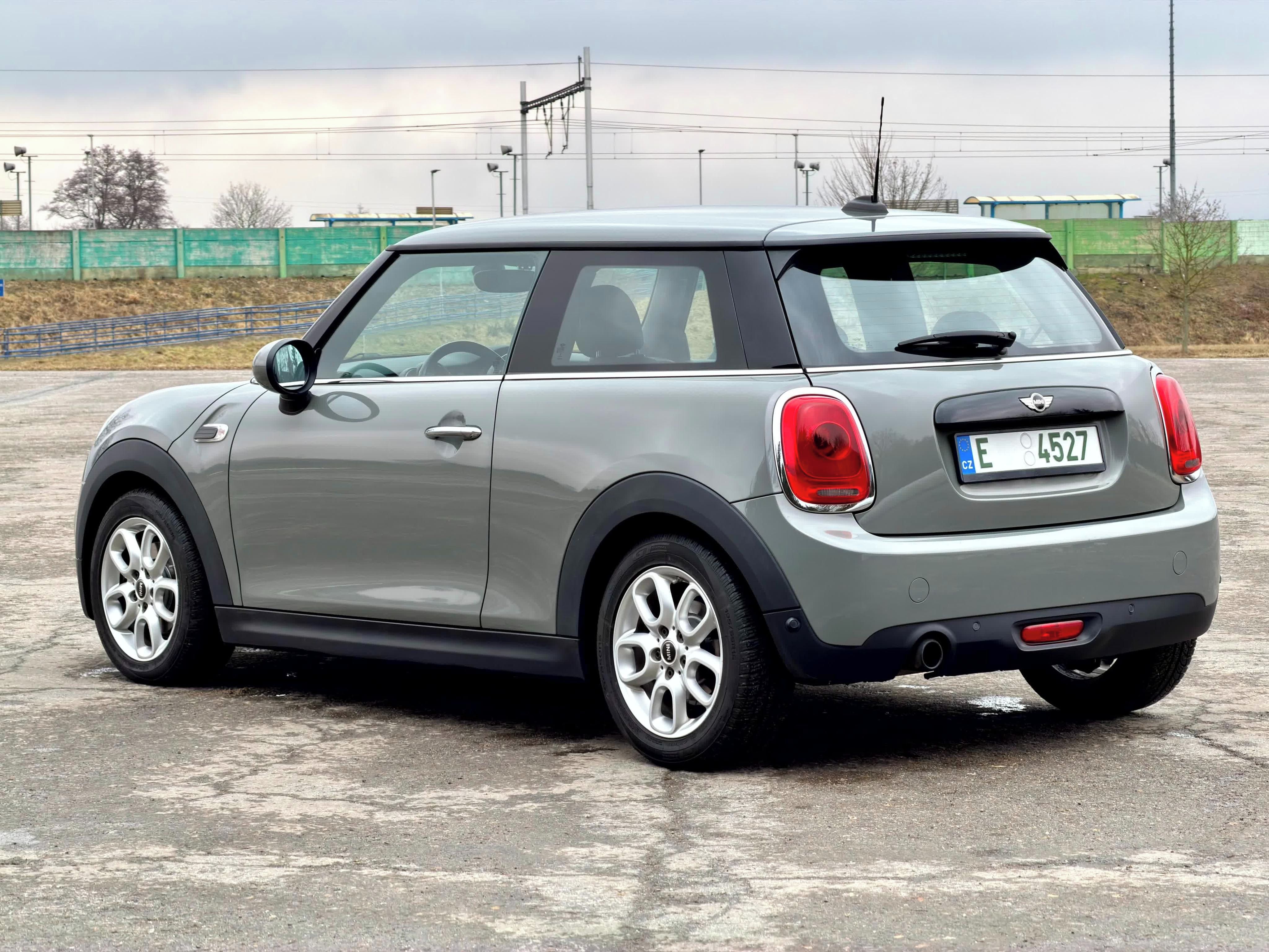Mini Cooper, 1,5T 100kw, serviska, TOP - fotka 6