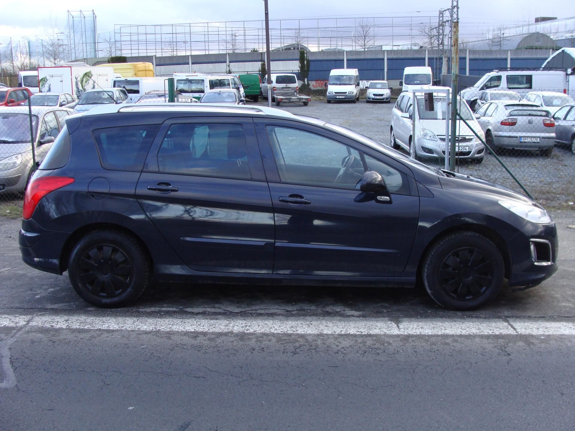 Peugeot 308, 1.6 HDi, 68 kW, panorama,klima - fotka 6