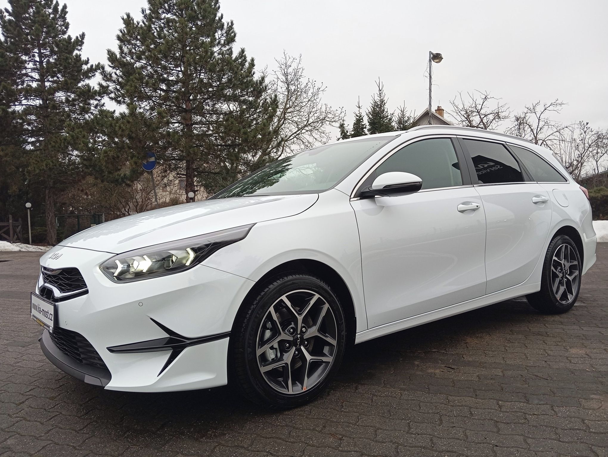 Kia Cee´d SW, 1.5 T-GDi 7DCT TOP + Business - fotka 5