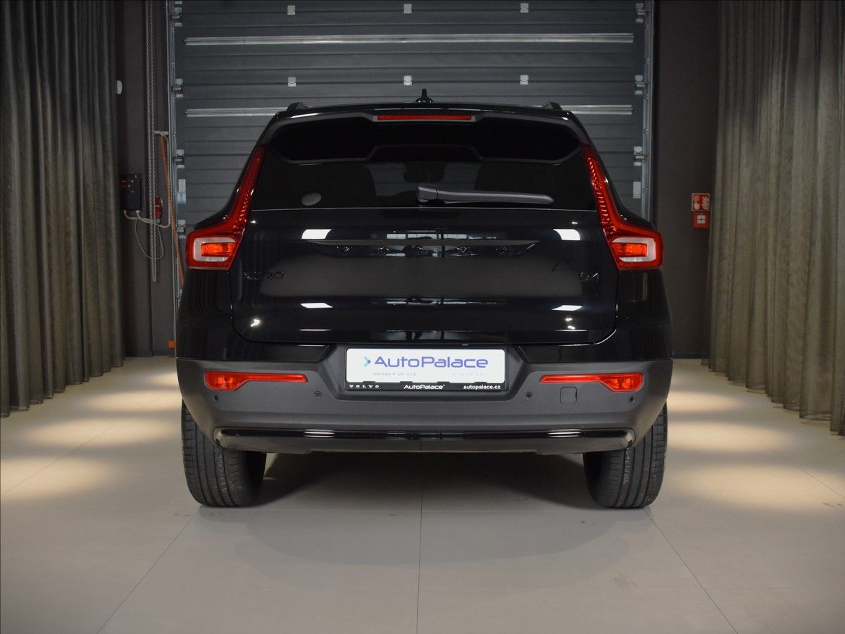 Volvo XC40, 2,0 B4  Plus Black Edition - fotka 6