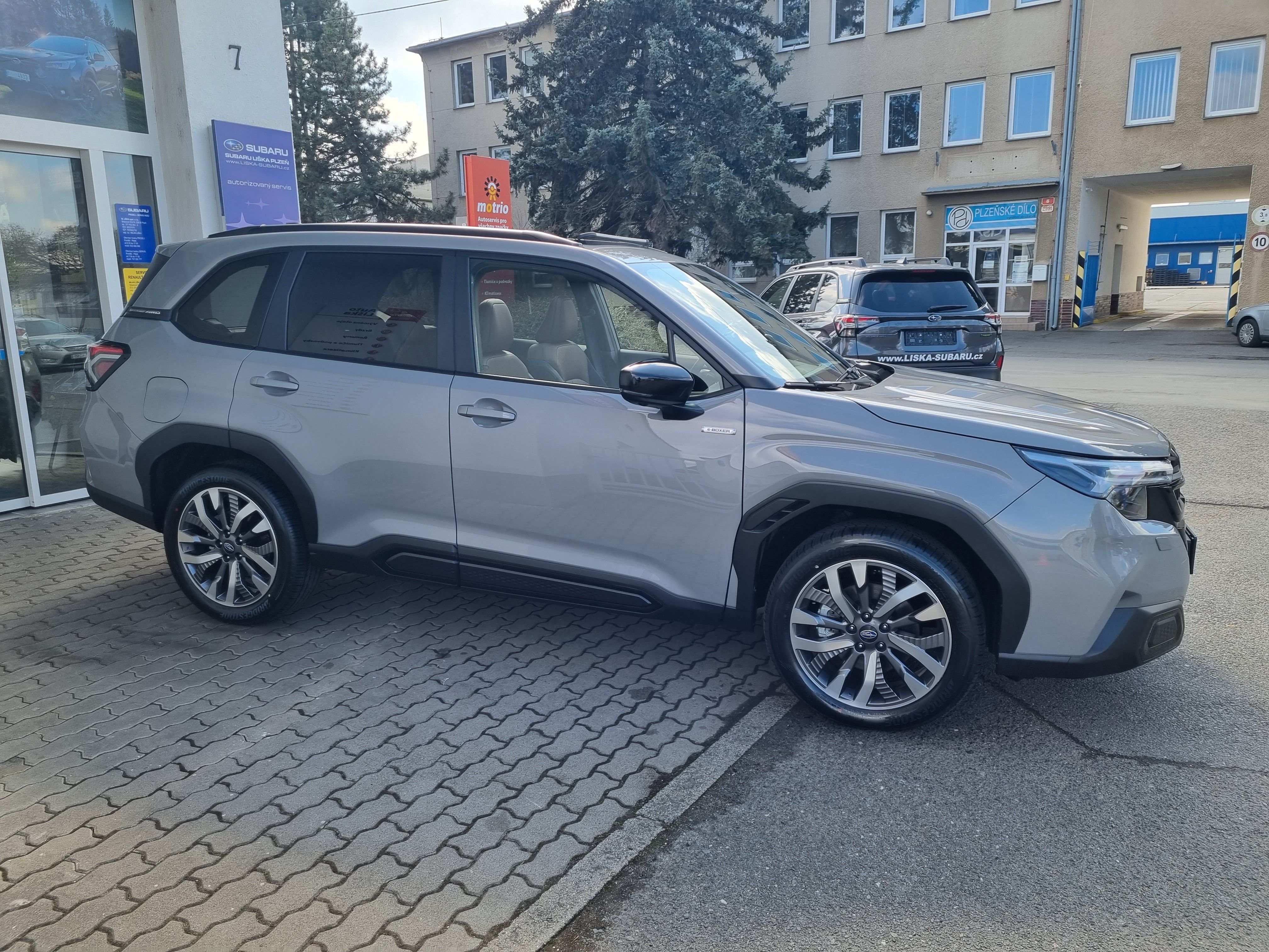 Subaru Forester, 2,0i CVT Touring + zimní kola - fotka 6