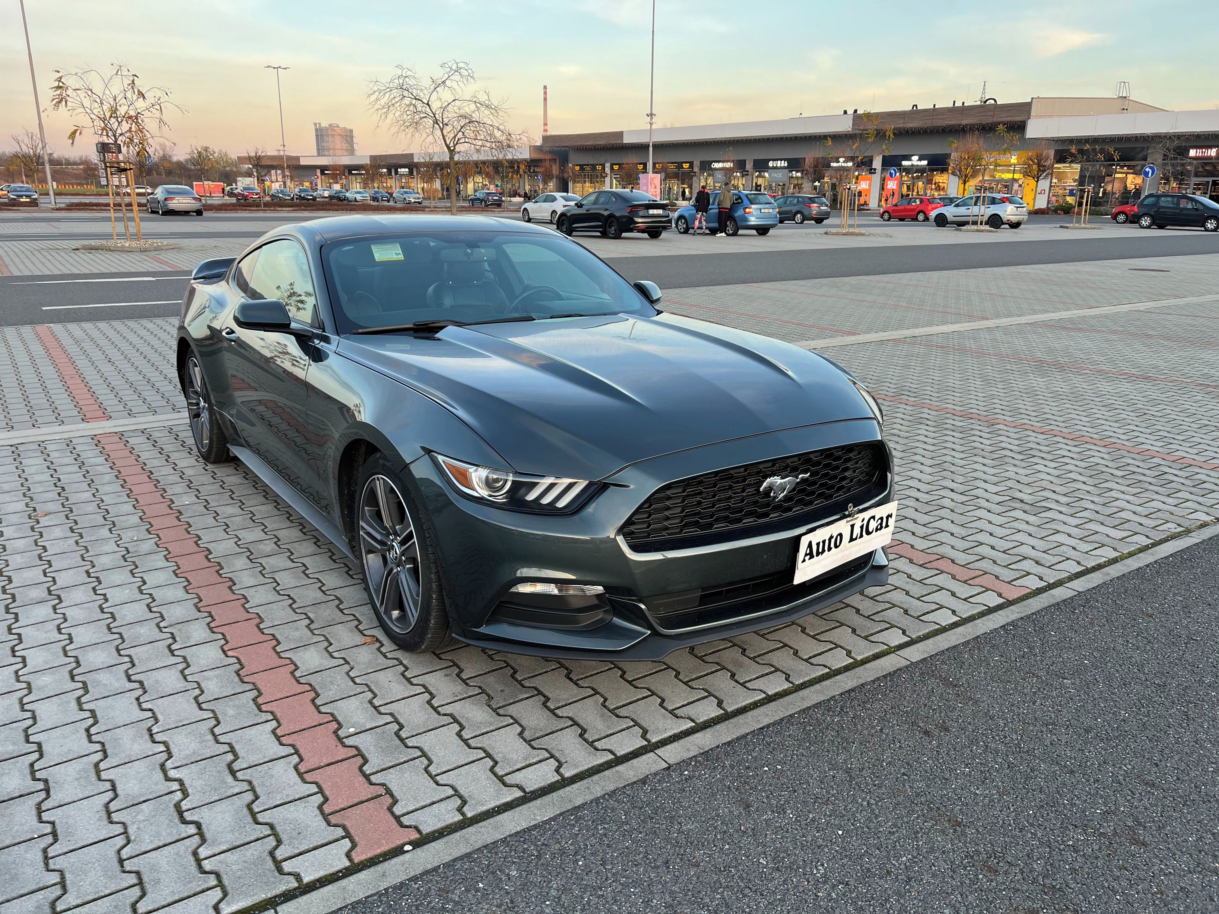 Ford Mustang, 3.6 V6 224kw automat s pádly