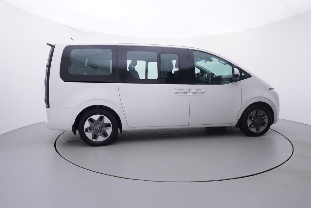 Hyundai Staria, 2.2 CRDi 130 kW - fotka 6