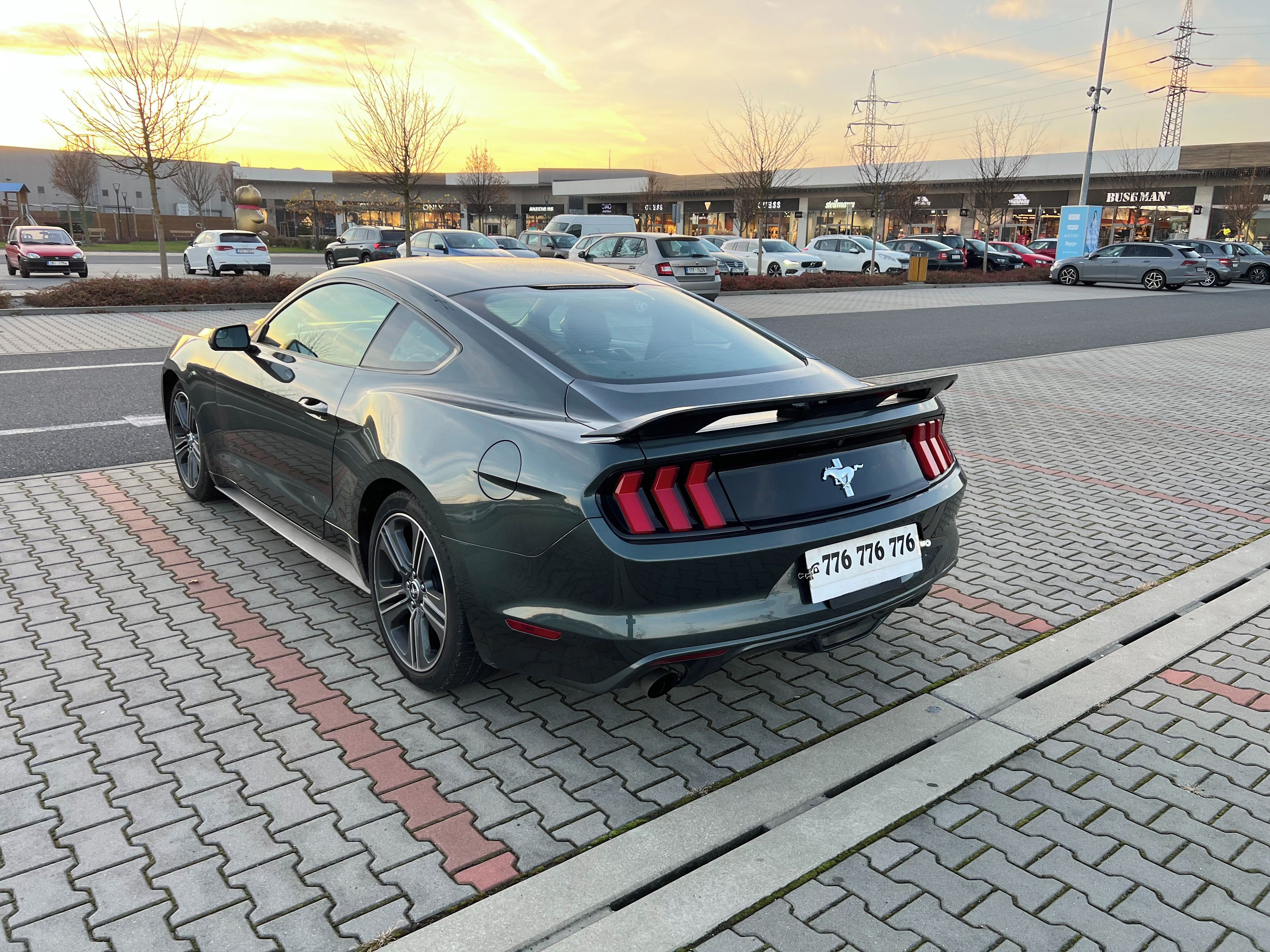 Ford Mustang, 3.6 V6 224kw automat s pádly - fotka 5